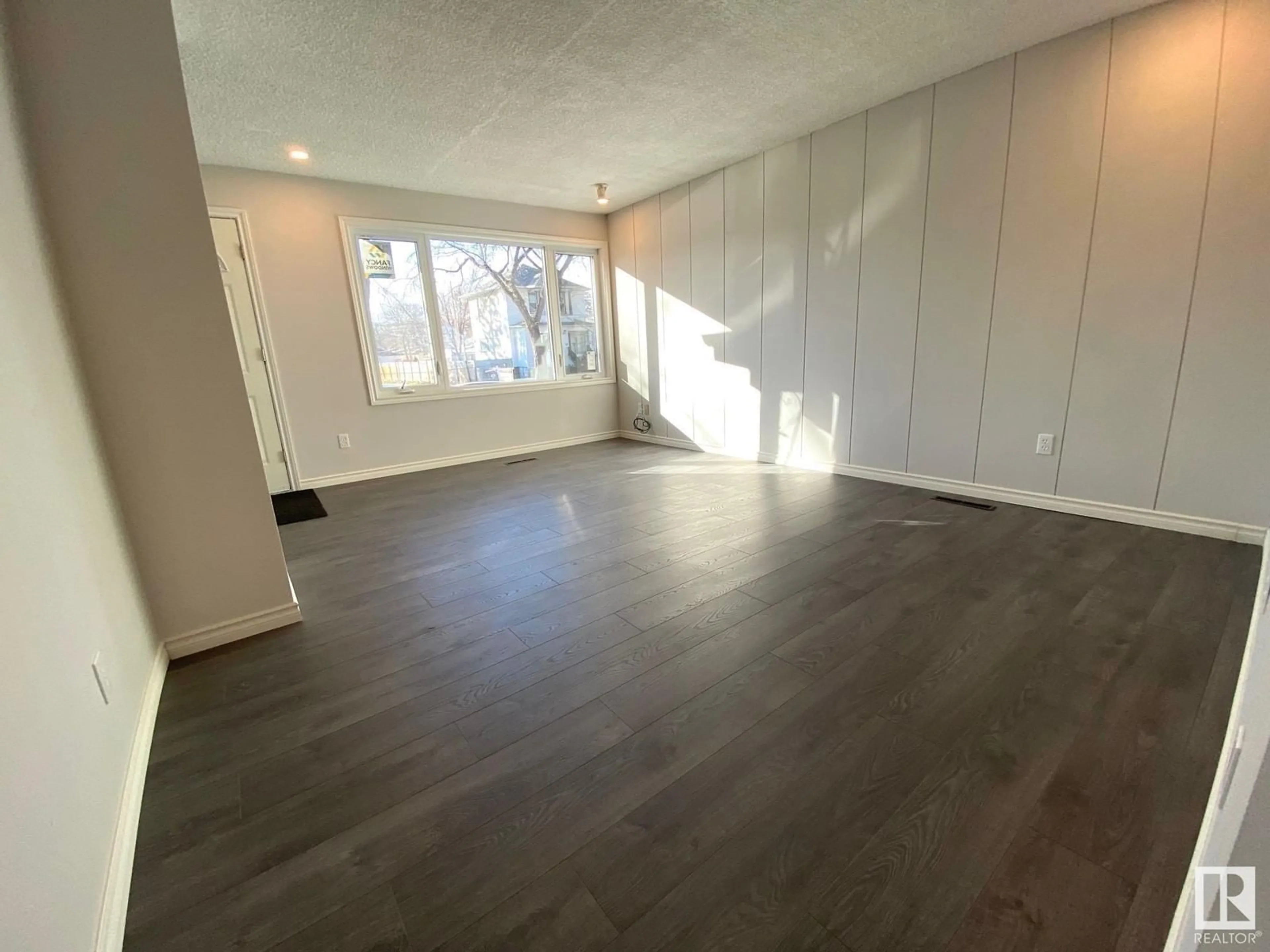 A pic of a room for 12023 93 ST NW, Edmonton Alberta T5G1G7