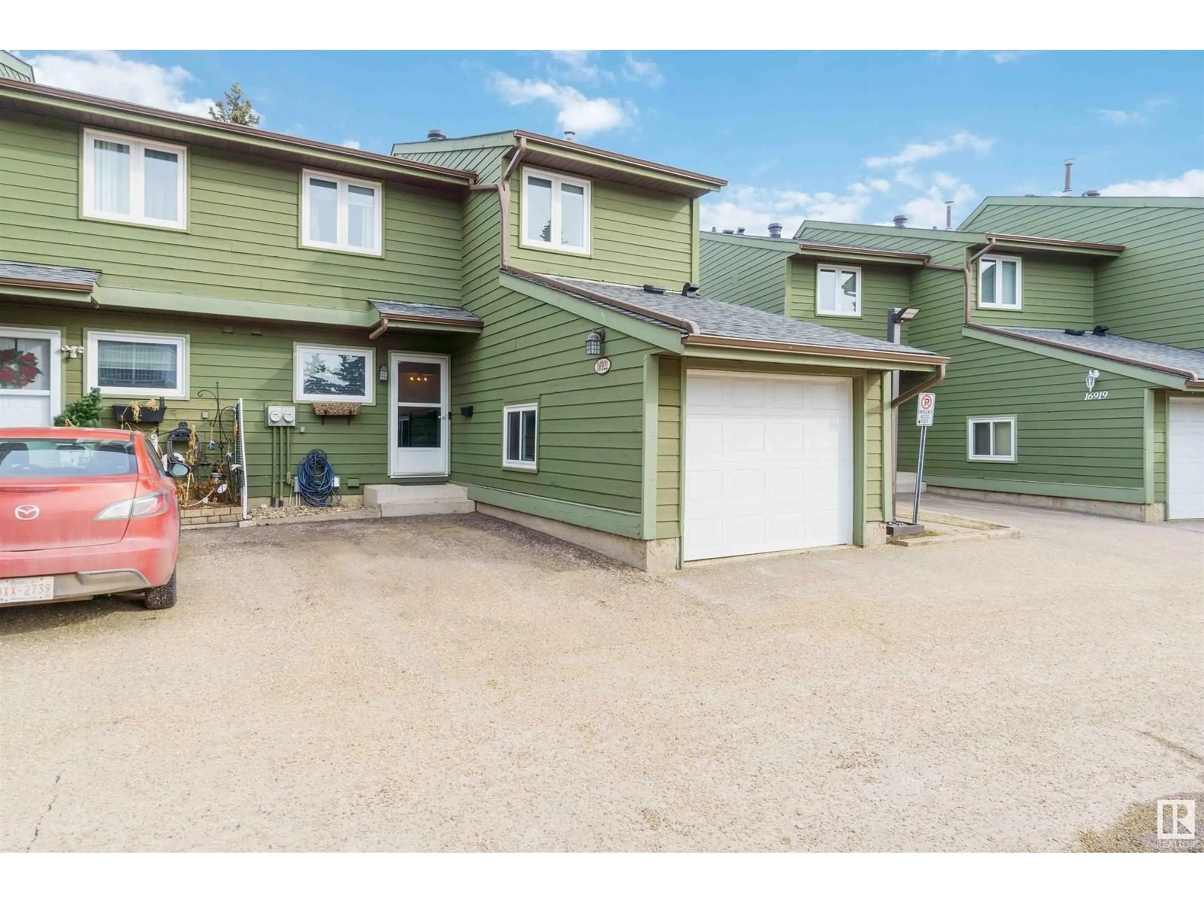 A pic from outside/outdoor area/front of a property/back of a property/a pic from drone, street for 16921 95 ST NW, Edmonton Alberta T5Z1Z3