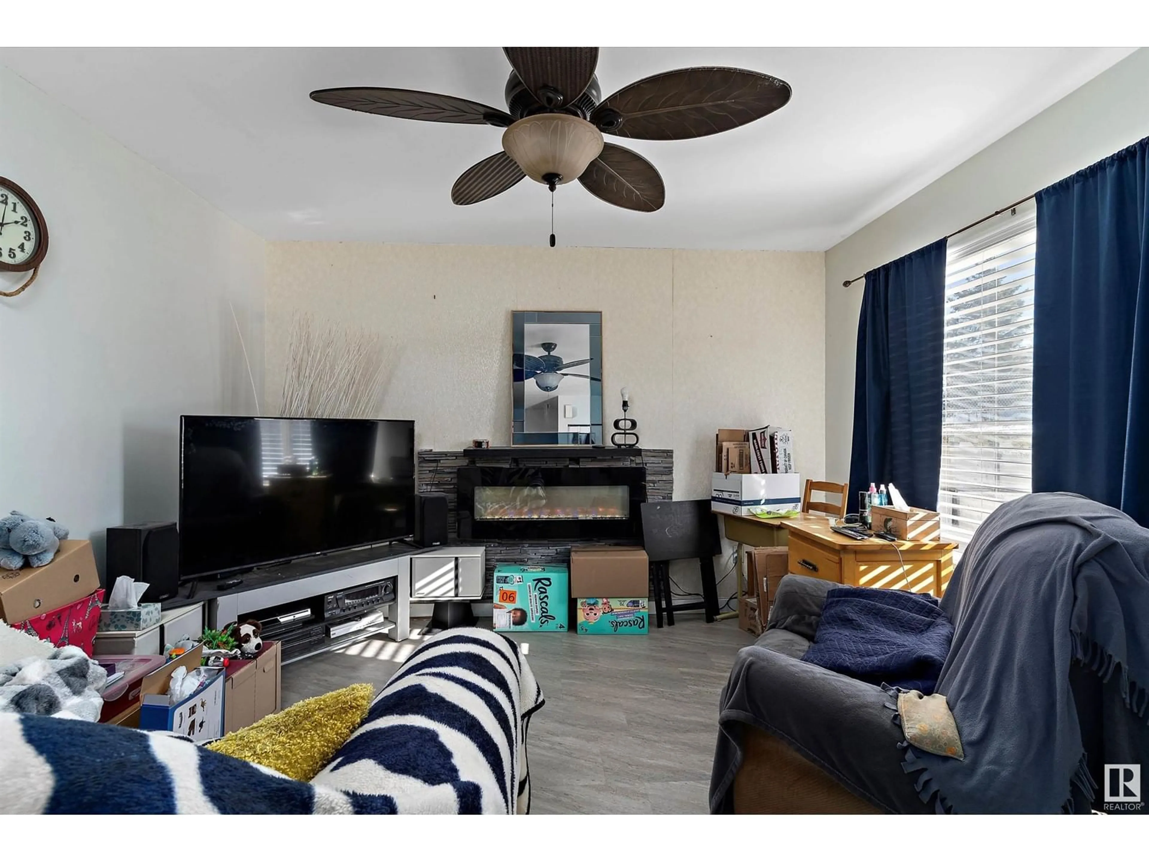 Living room with furniture, unknown for 608 KING ST, Spruce Grove Alberta T7X4J9
