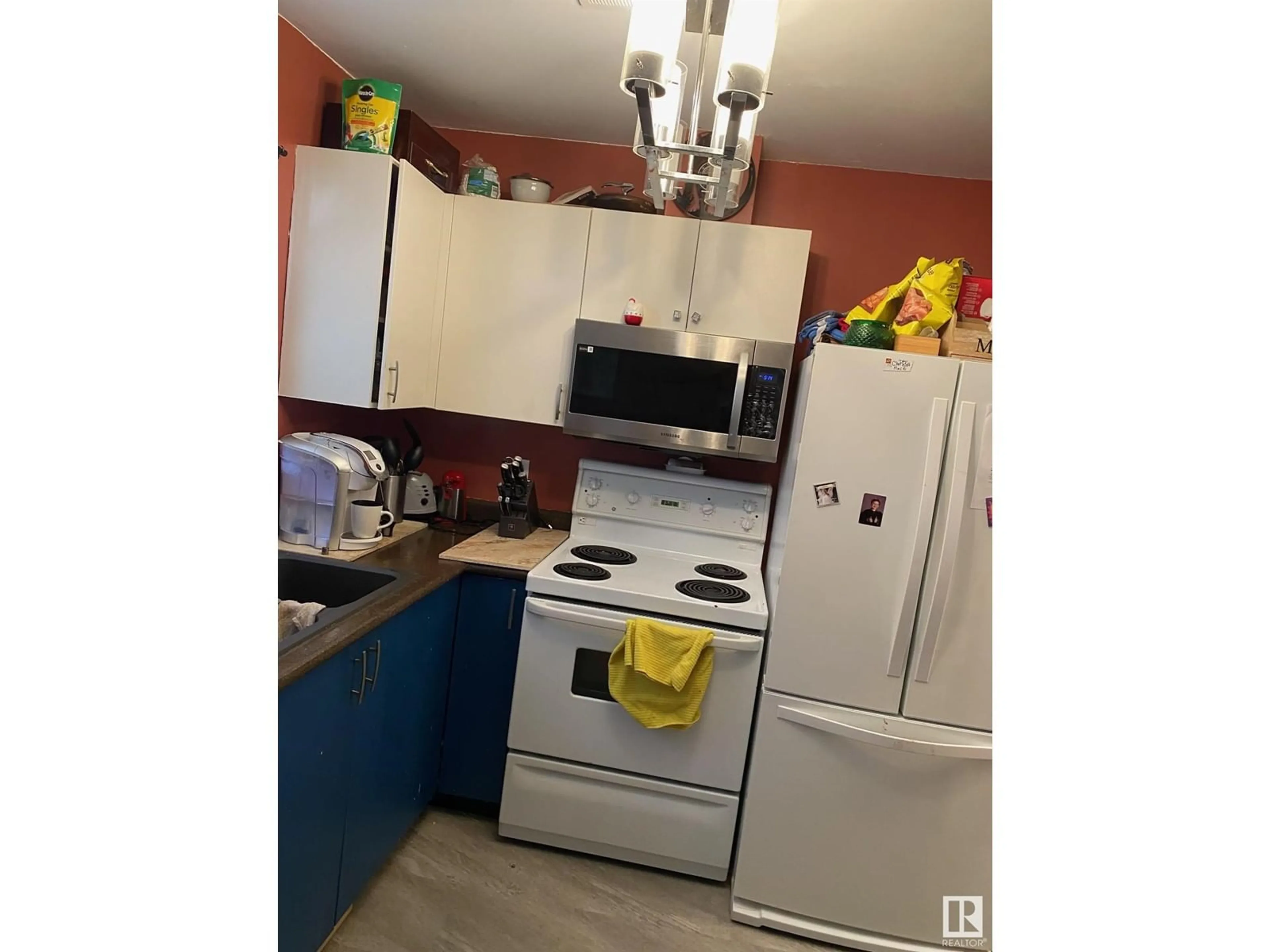 Standard kitchen, unknown for #608 610 King ST S, Spruce Grove Alberta T7X4J9