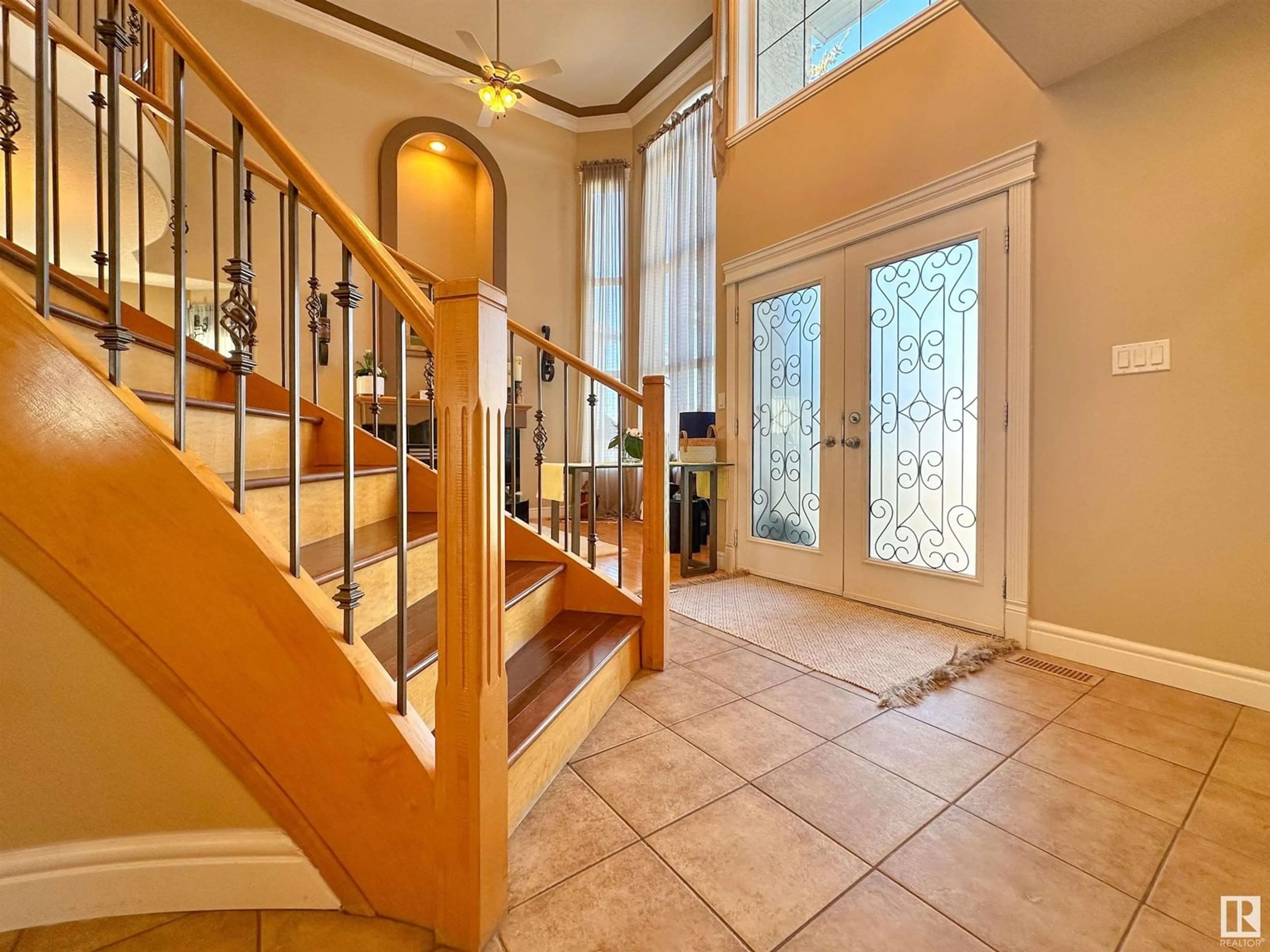 Indoor foyer for NW - 7415 169 AV, Edmonton Alberta T5Z0A3