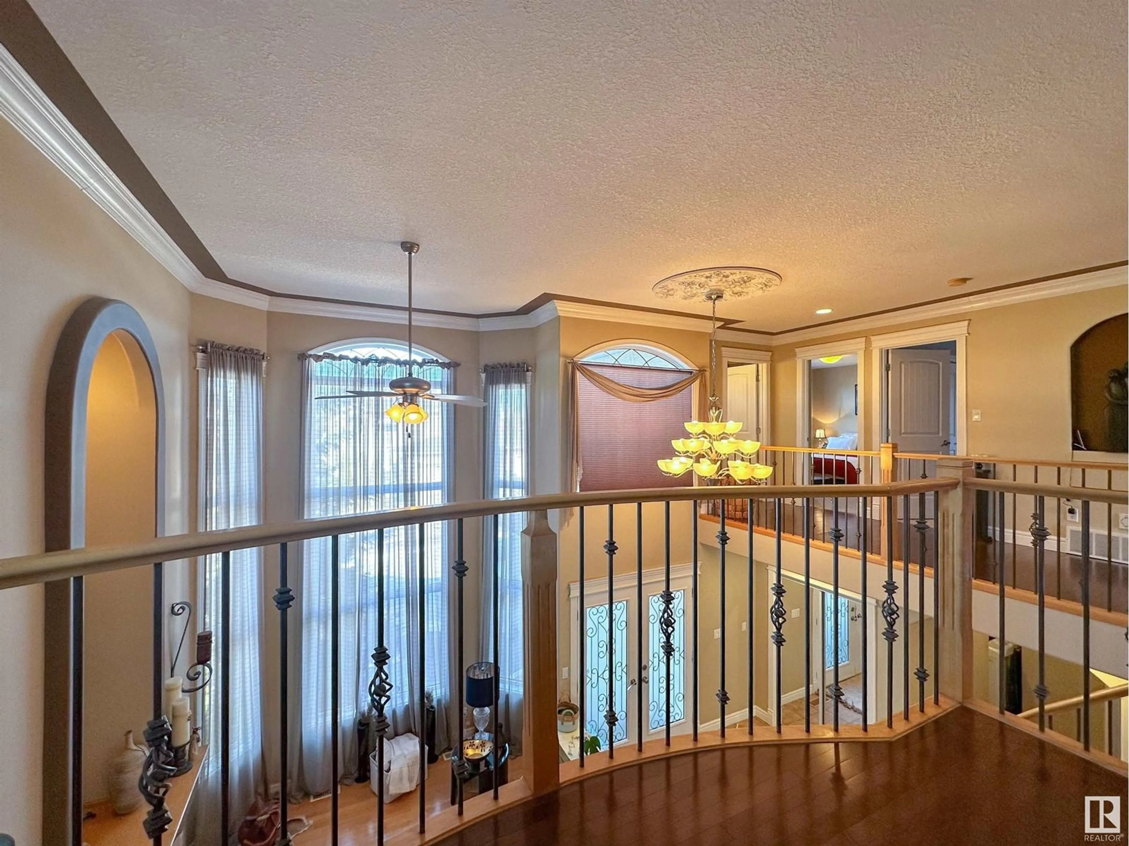 Indoor foyer for NW - 7415 169 AV, Edmonton Alberta T5Z0A3