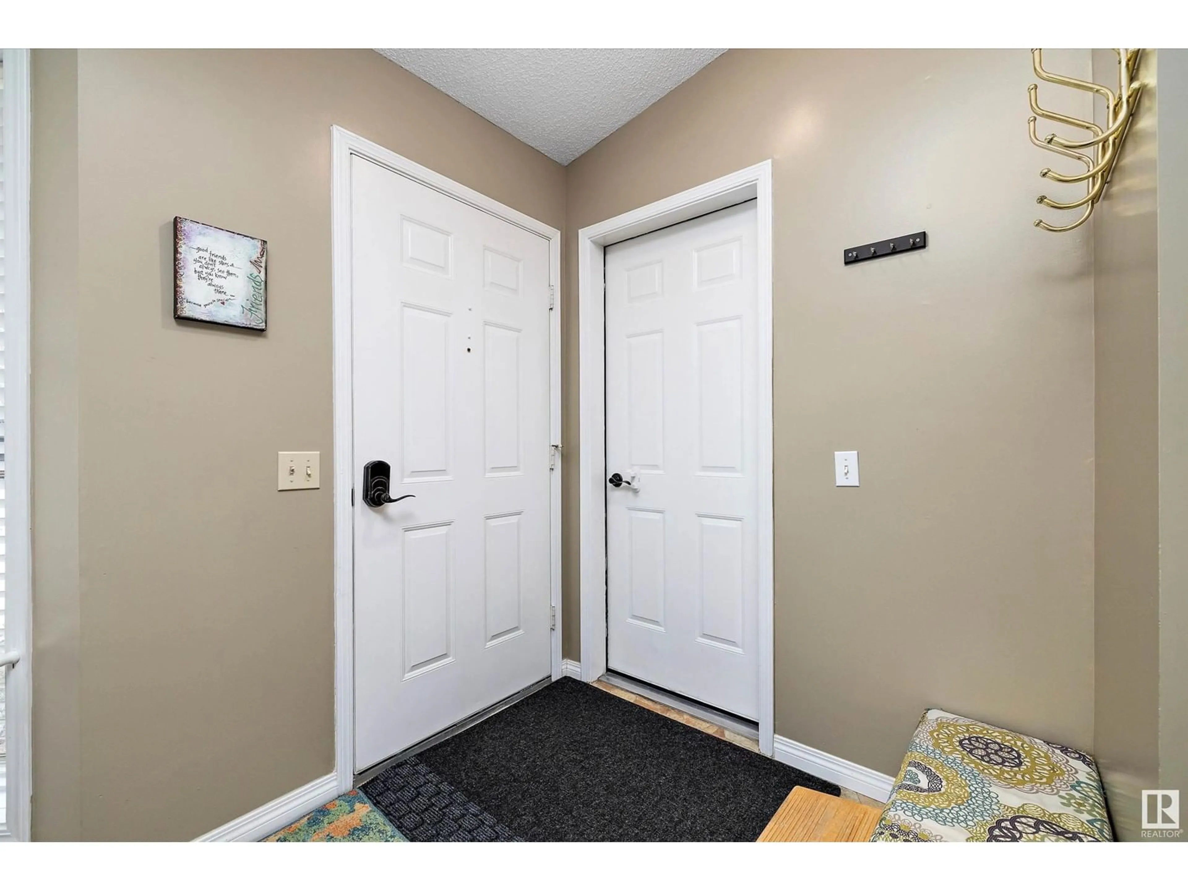 Indoor entryway for 47 DAYTON CR, St. Albert Alberta T8N4X7