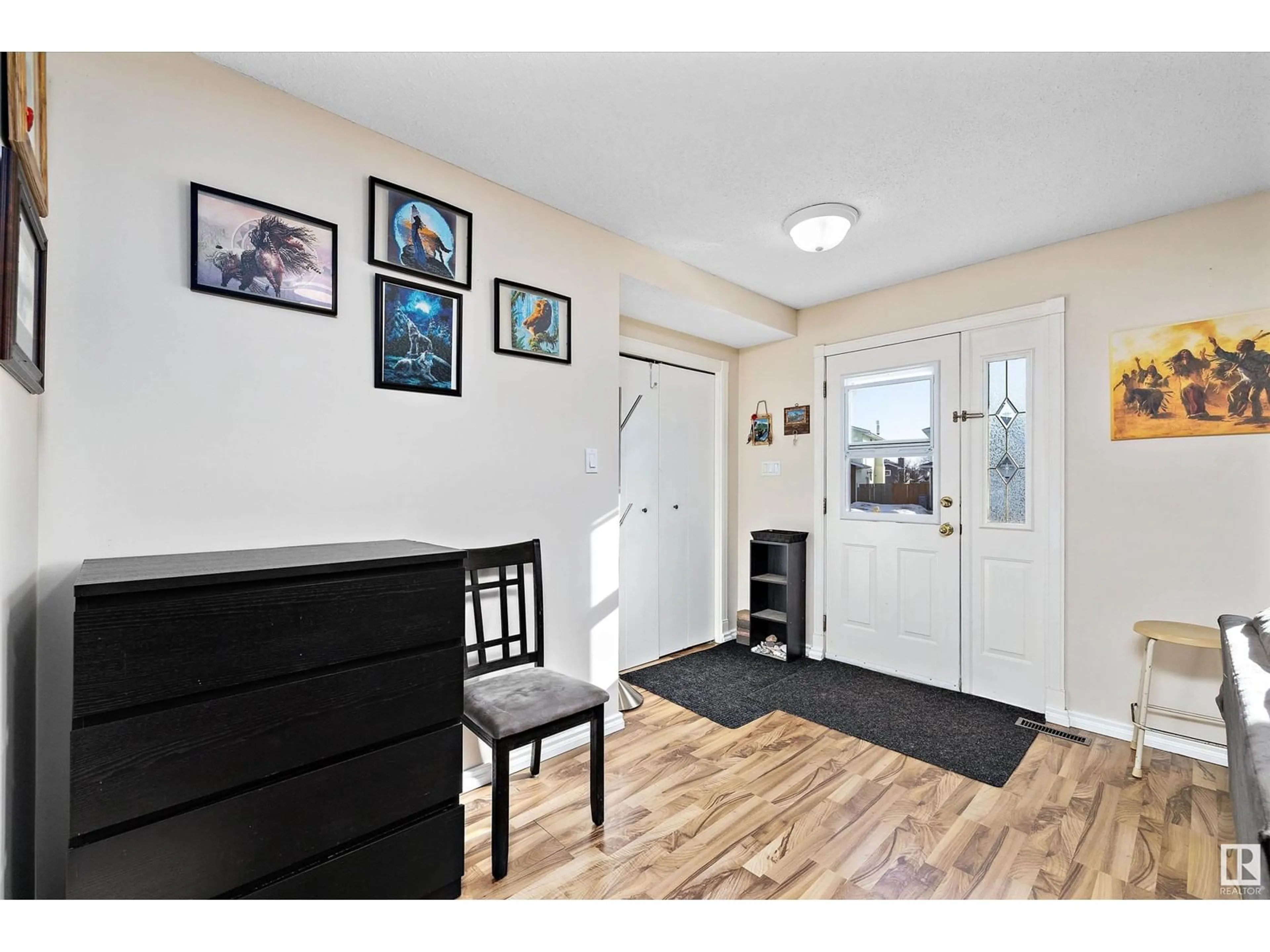 Indoor entryway for 575 SUNNYDALE RD, Morinville Alberta T8R1C4