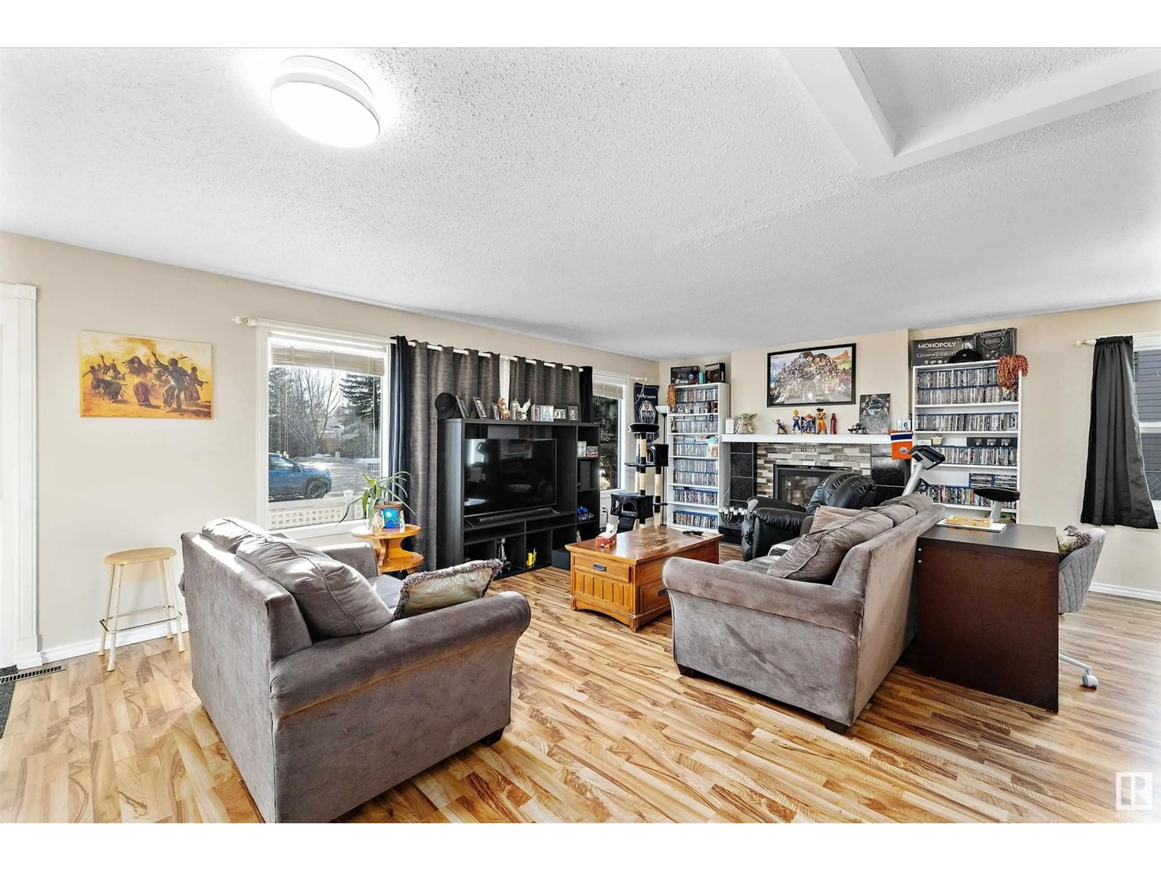 Living room with furniture, wood/laminate floor for 575 SUNNYDALE RD, Morinville Alberta T8R1C4