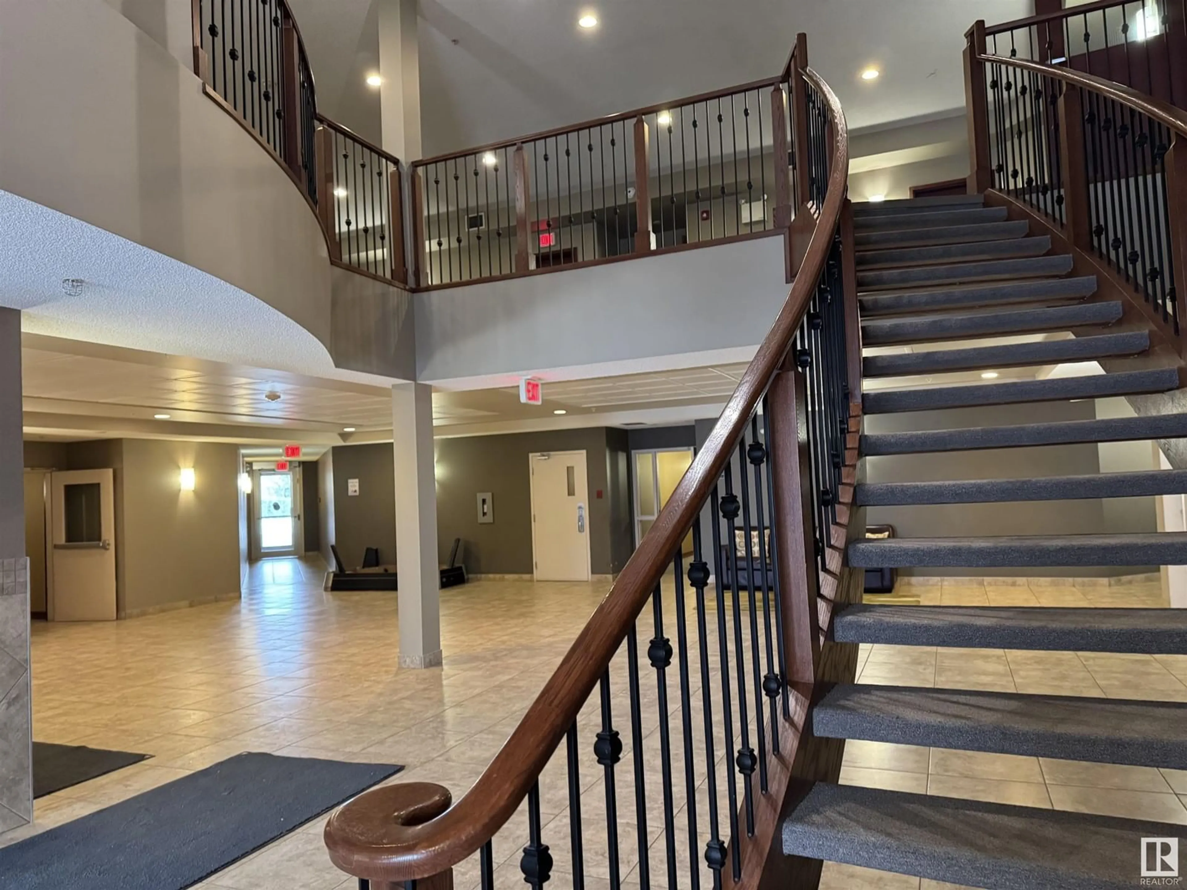 Indoor foyer for #405 - 263 MACEWAN RD, Edmonton Alberta T6W0C4