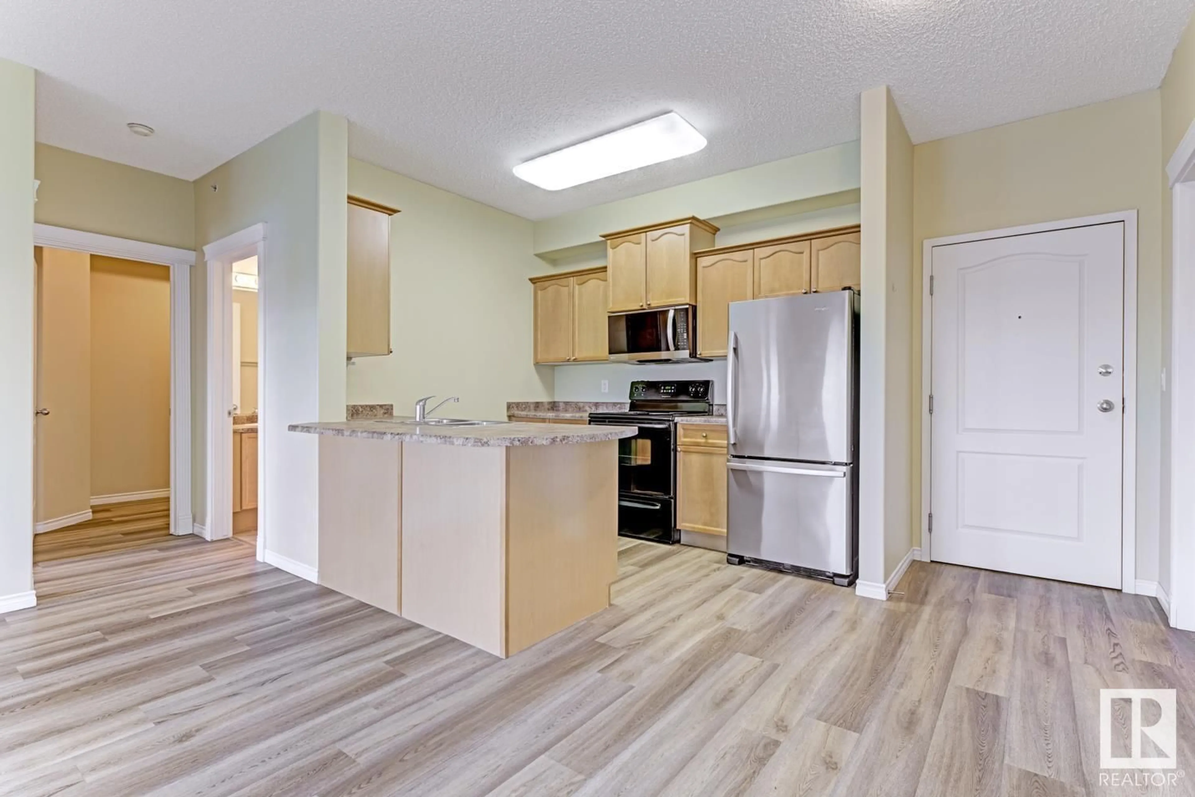 Standard kitchen, unknown for #419 16807 100 AV NW, Edmonton Alberta T5P4Z6