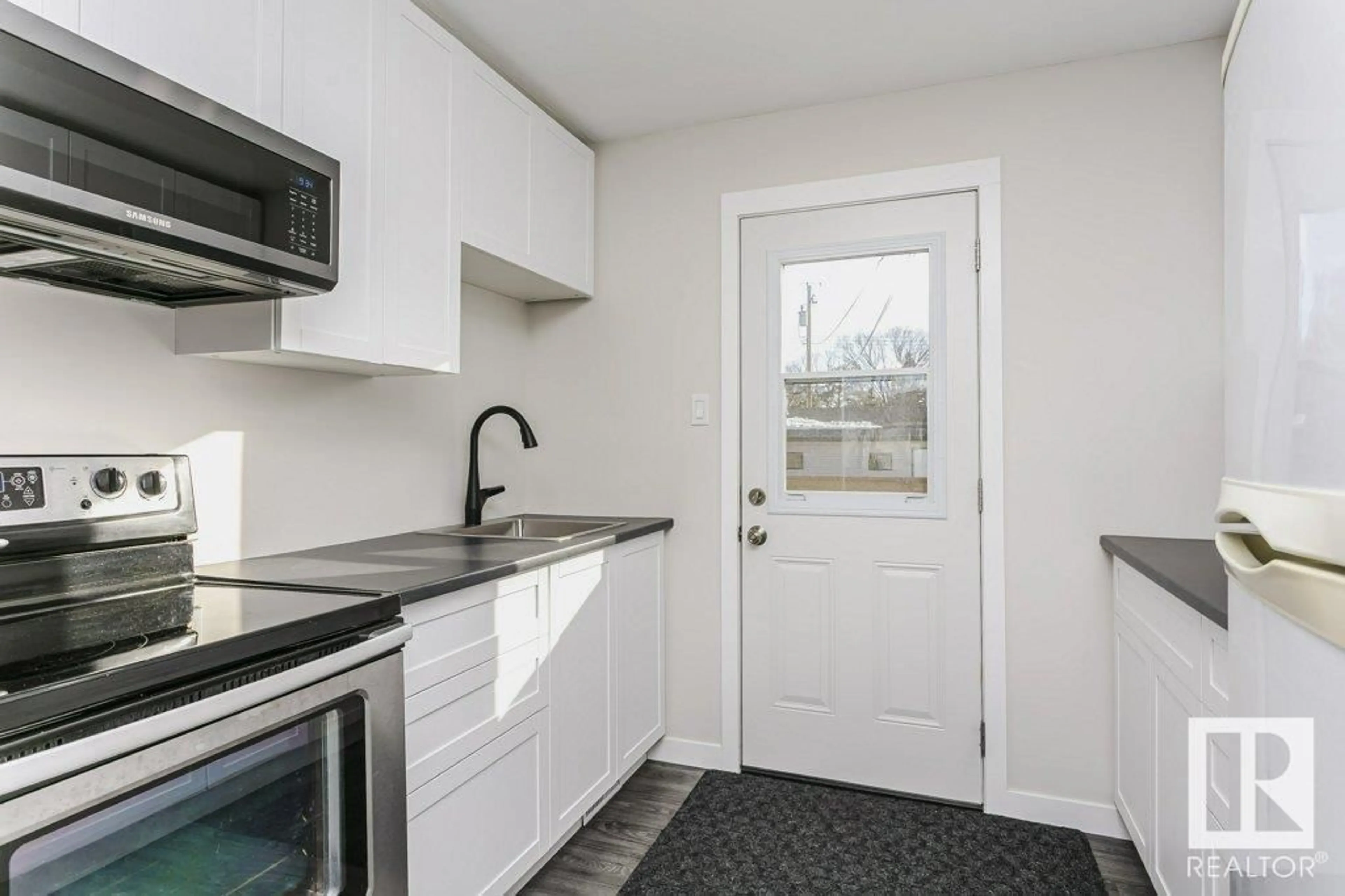 Standard kitchen, unknown for 5139 54 ST, Redwater Alberta T0A2W0