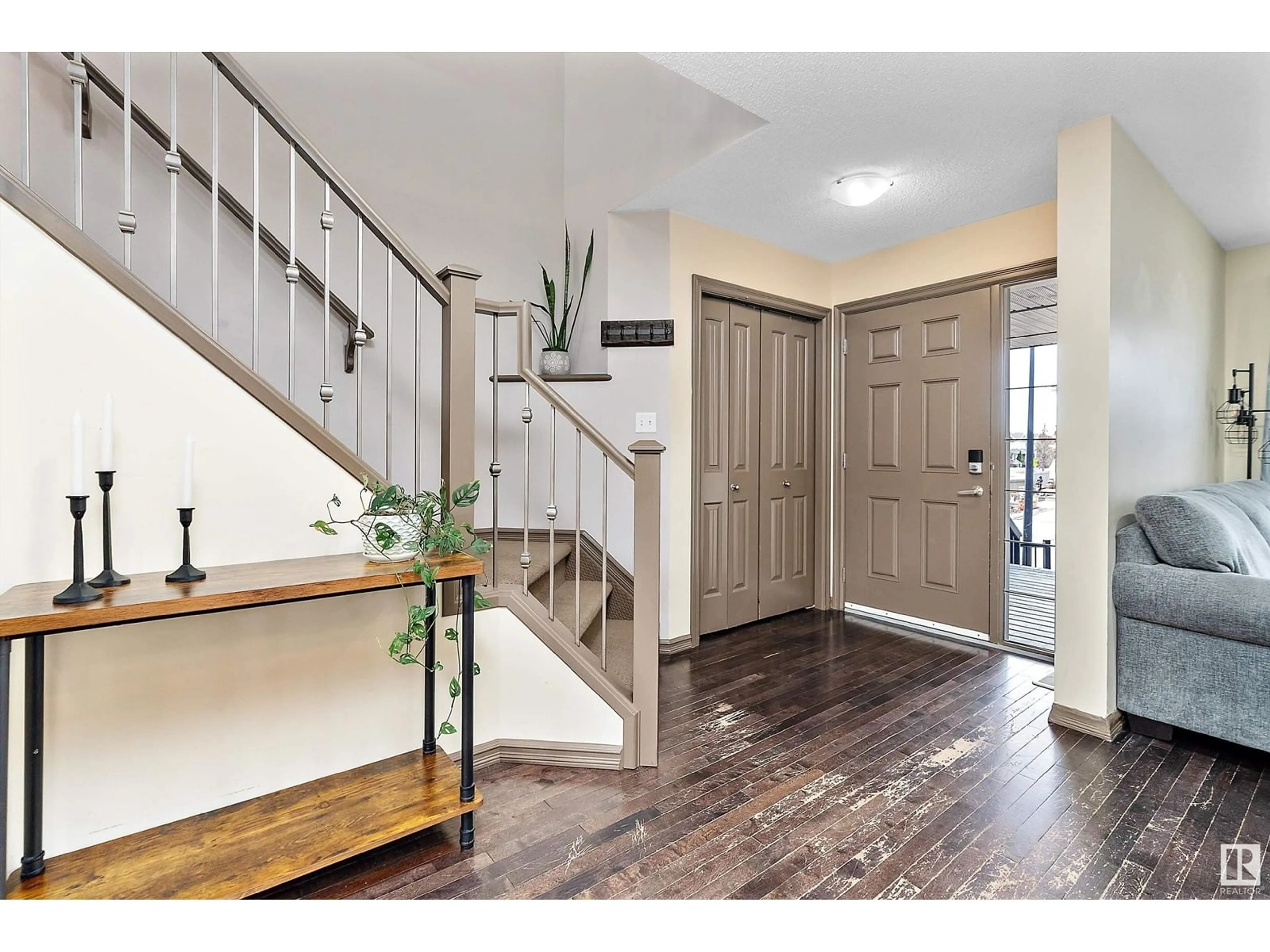 Indoor entryway for 91 SNOWBIRD CR, Leduc Alberta T9E0H6