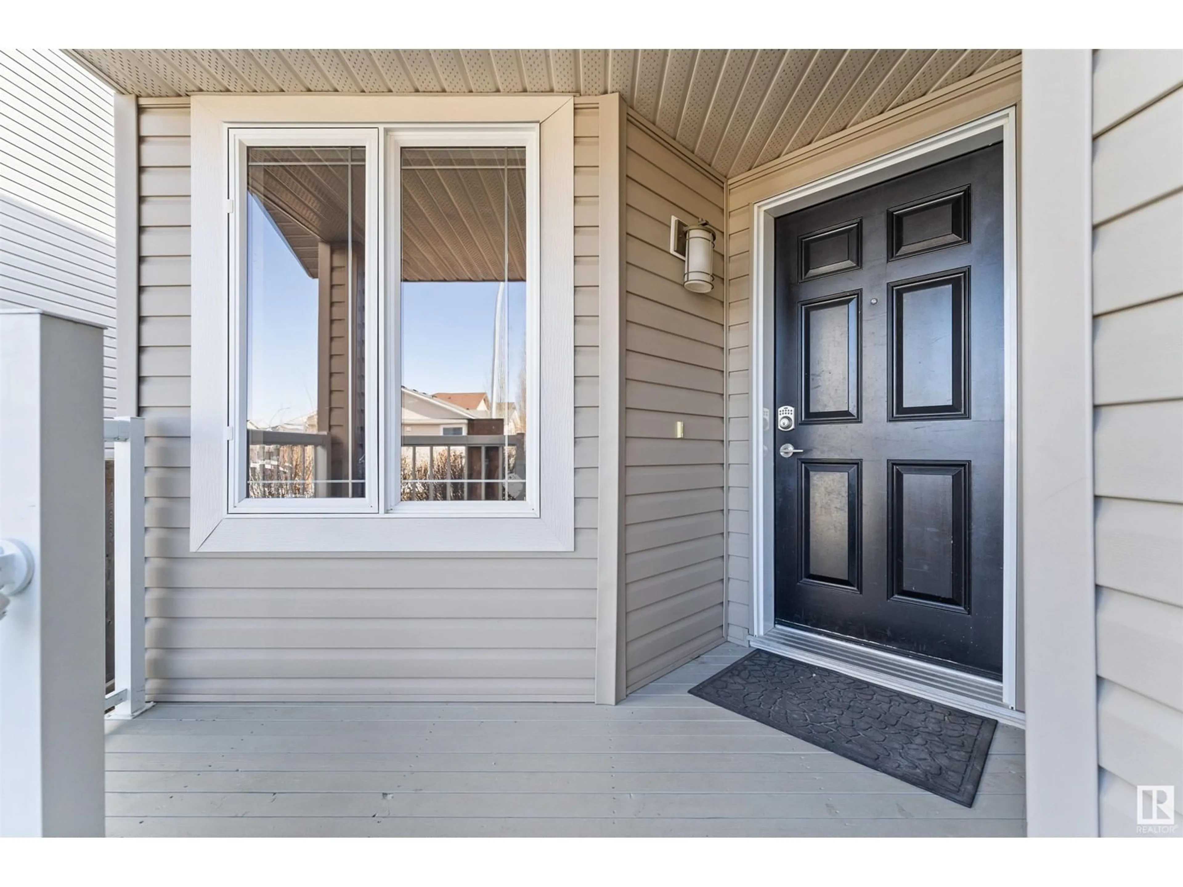 Indoor entryway for 31 LANDON CR, Spruce Grove Alberta T7X0E4