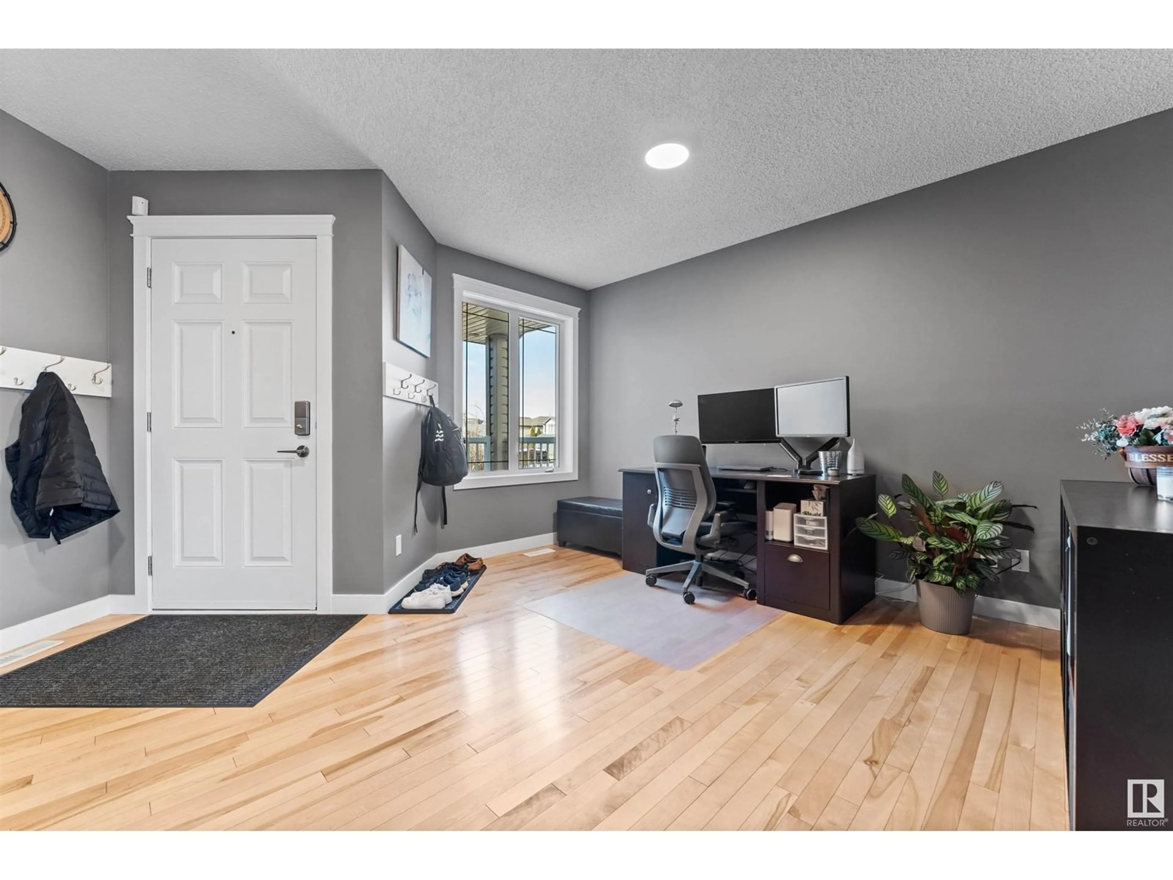 Indoor entryway for 31 LANDON CR, Spruce Grove Alberta T7X0E4