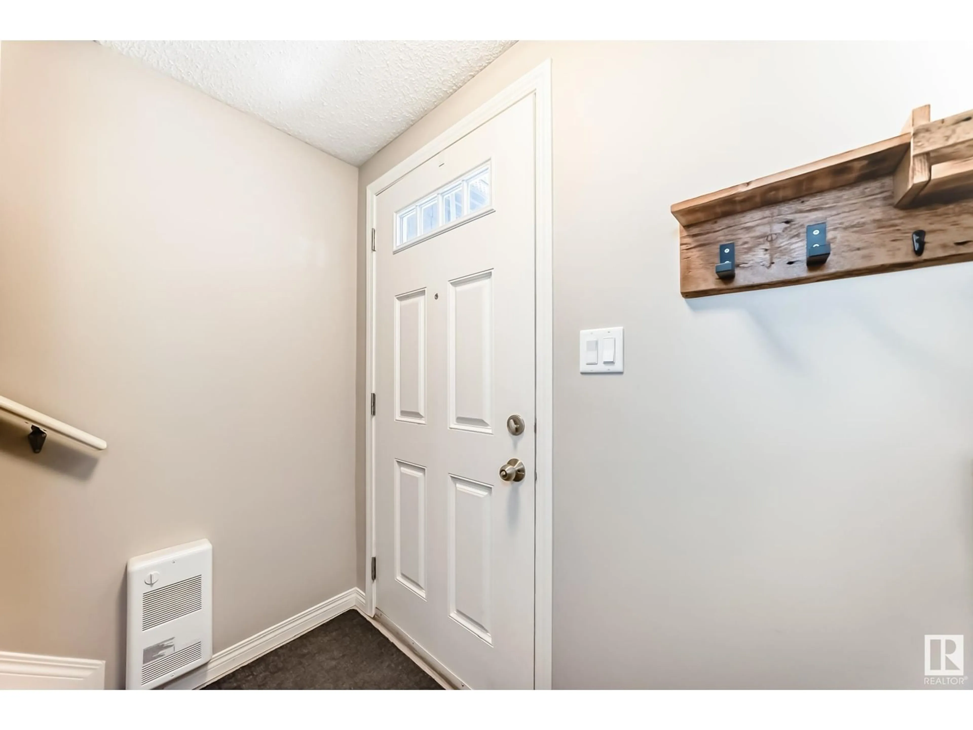 Indoor entryway for #36 4029 ORCHARDS DR SW, Edmonton Alberta T6X1V2