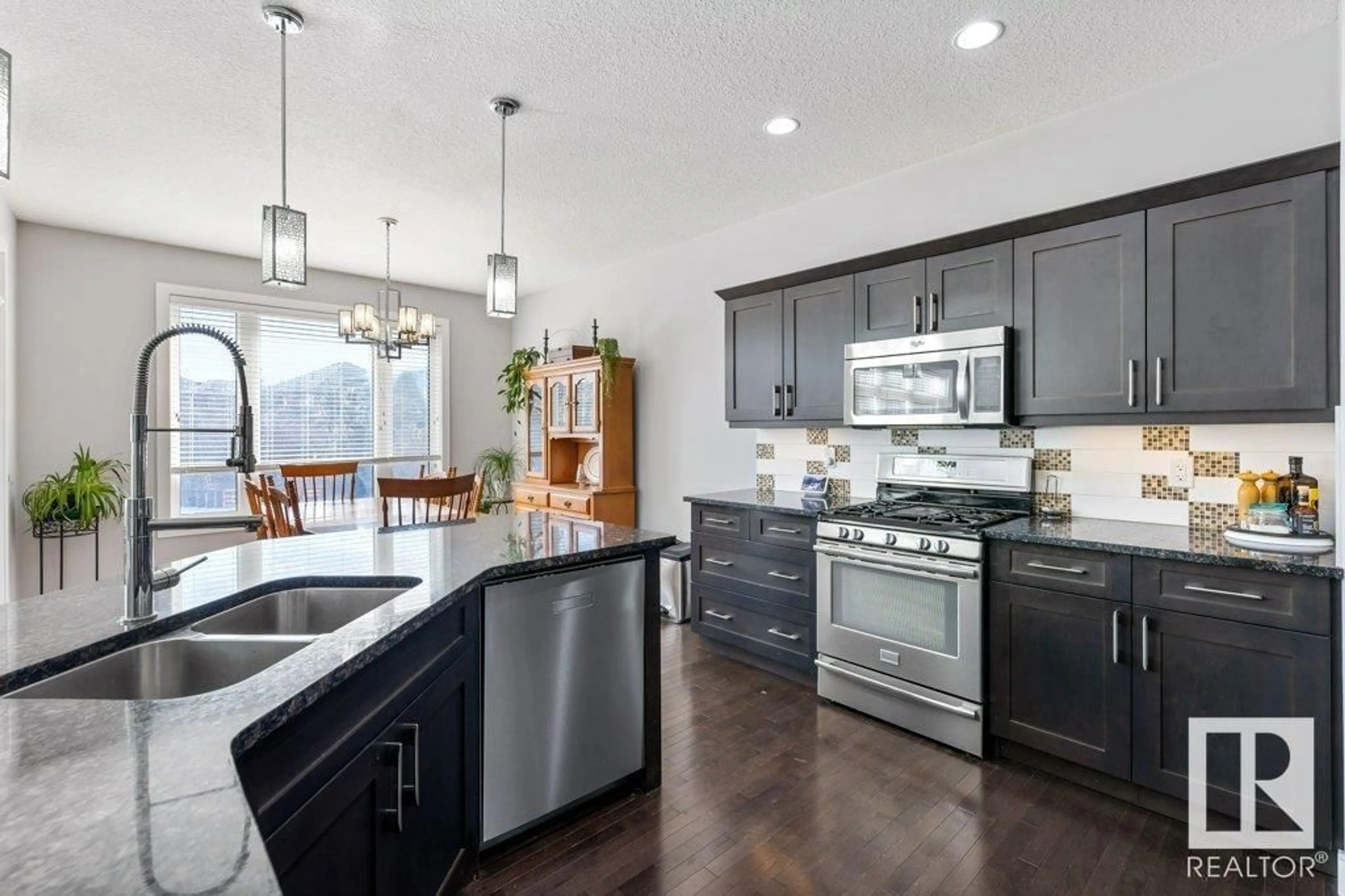 Open concept kitchen, ceramic/tile floor for 90 EVERITT DR N, St. Albert Alberta T8N4L2