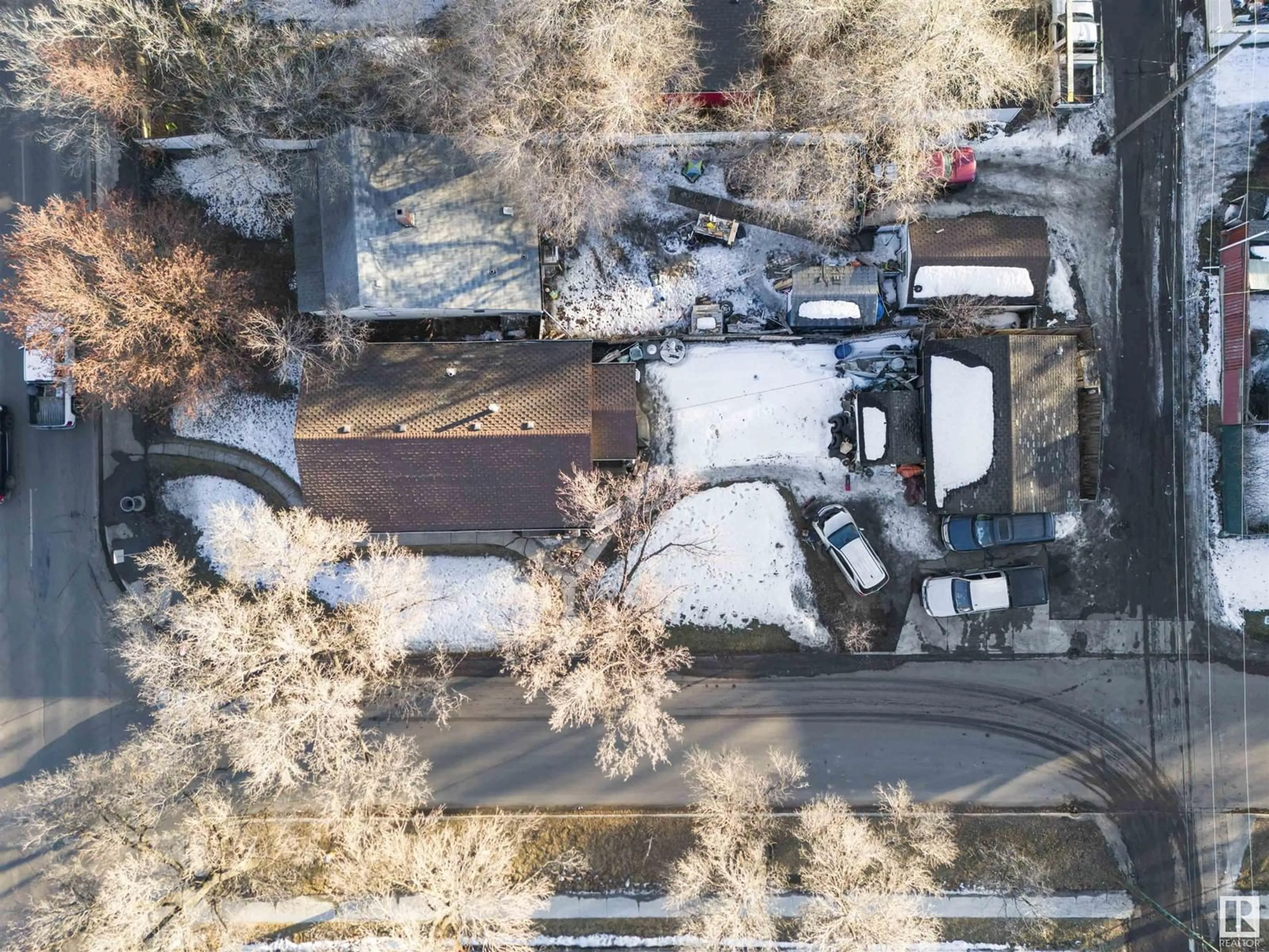 A pic from outside/outdoor area/front of a property/back of a property/a pic from drone, street for 12350 82 ST NW, Edmonton Alberta T5B2X2