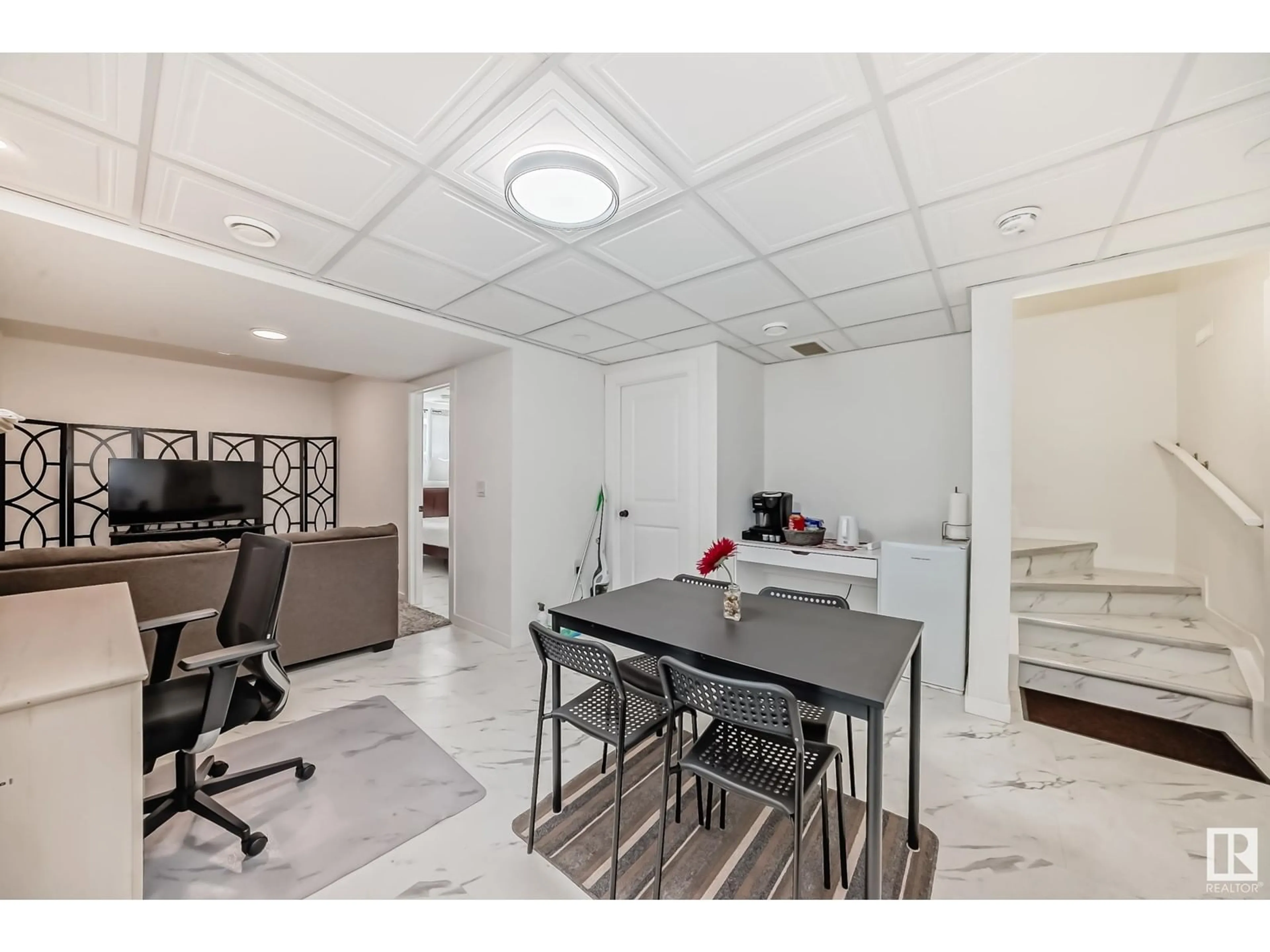 A pic of a room for 22015 85 AVENUE NW, Edmonton Alberta T5T7E4