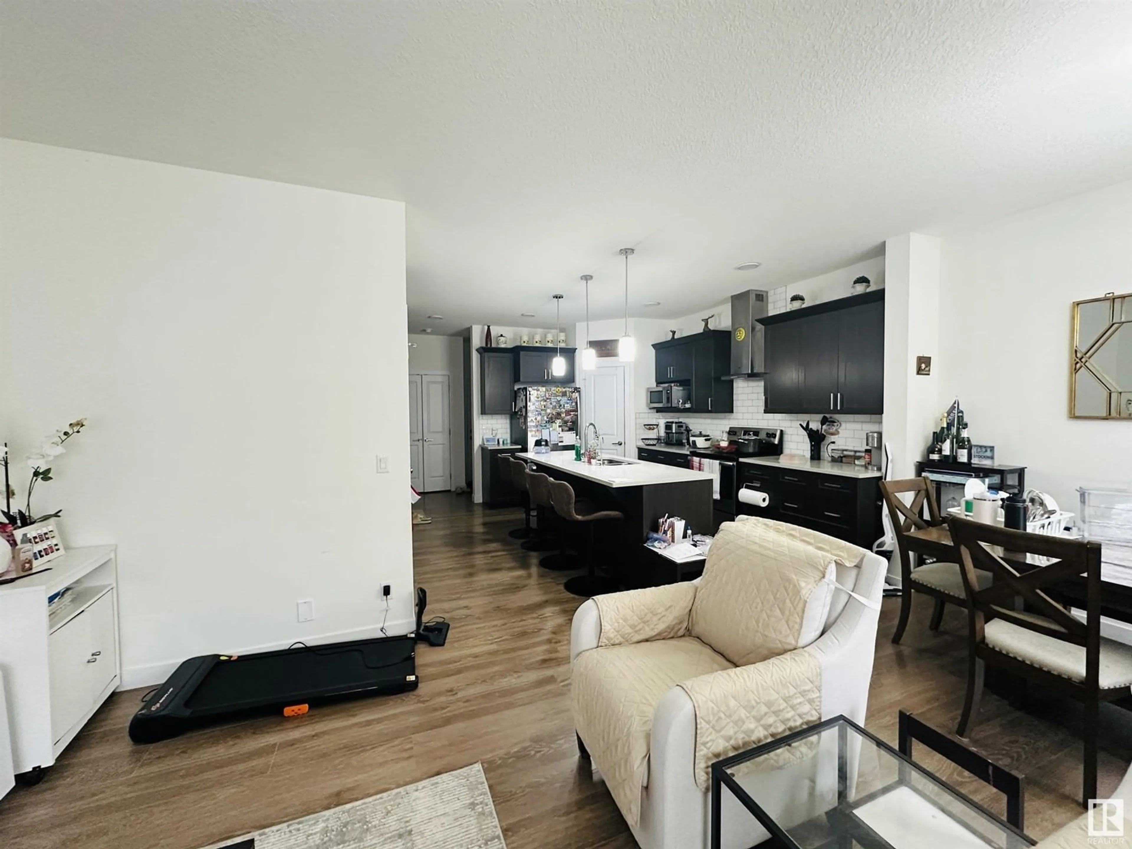 Unknown for 22015 85 Avenue NW NW, Edmonton Alberta T5T7E4