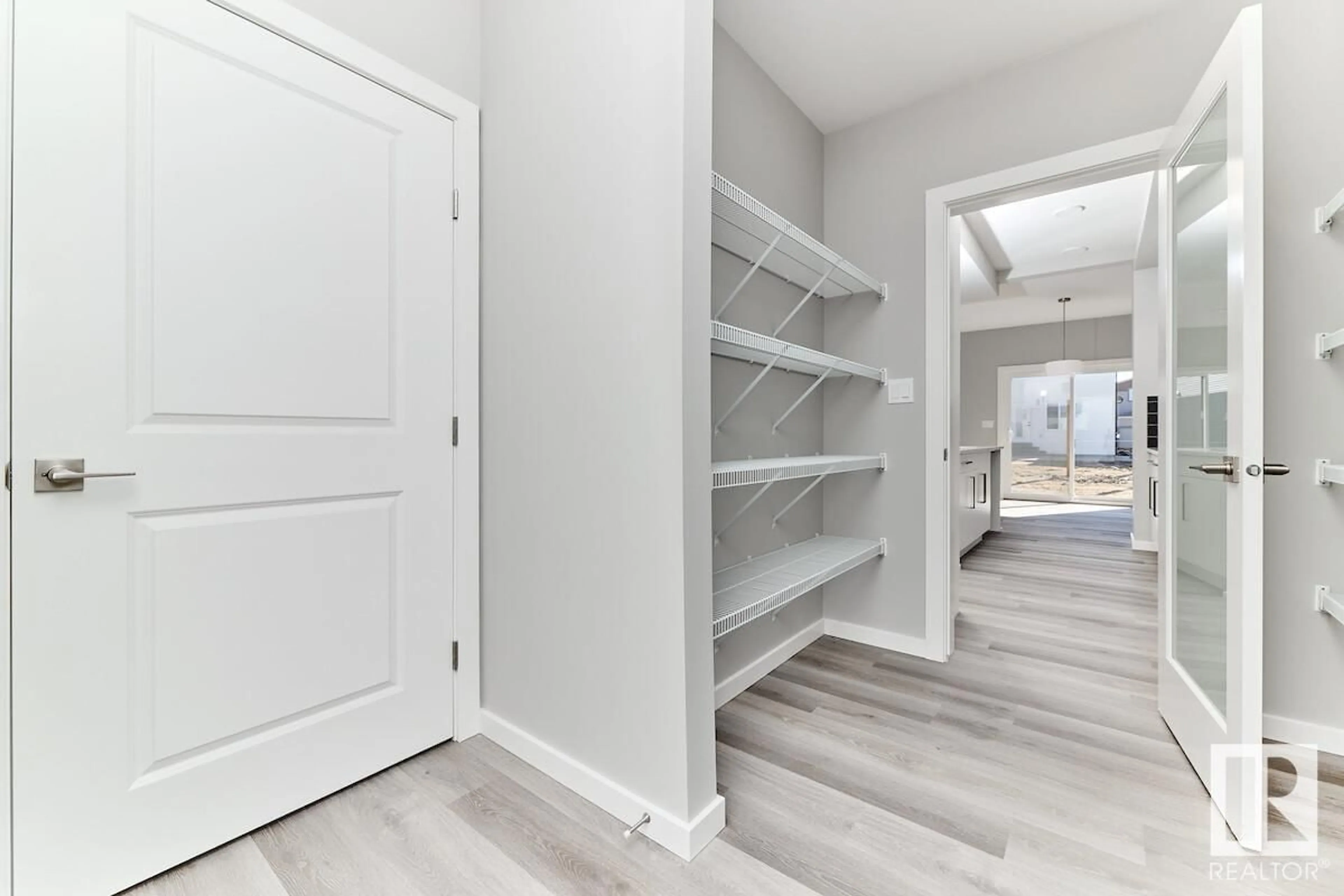 Indoor entryway for SW - 7221 KIVIAQ LI, Edmonton Alberta T6W1A5
