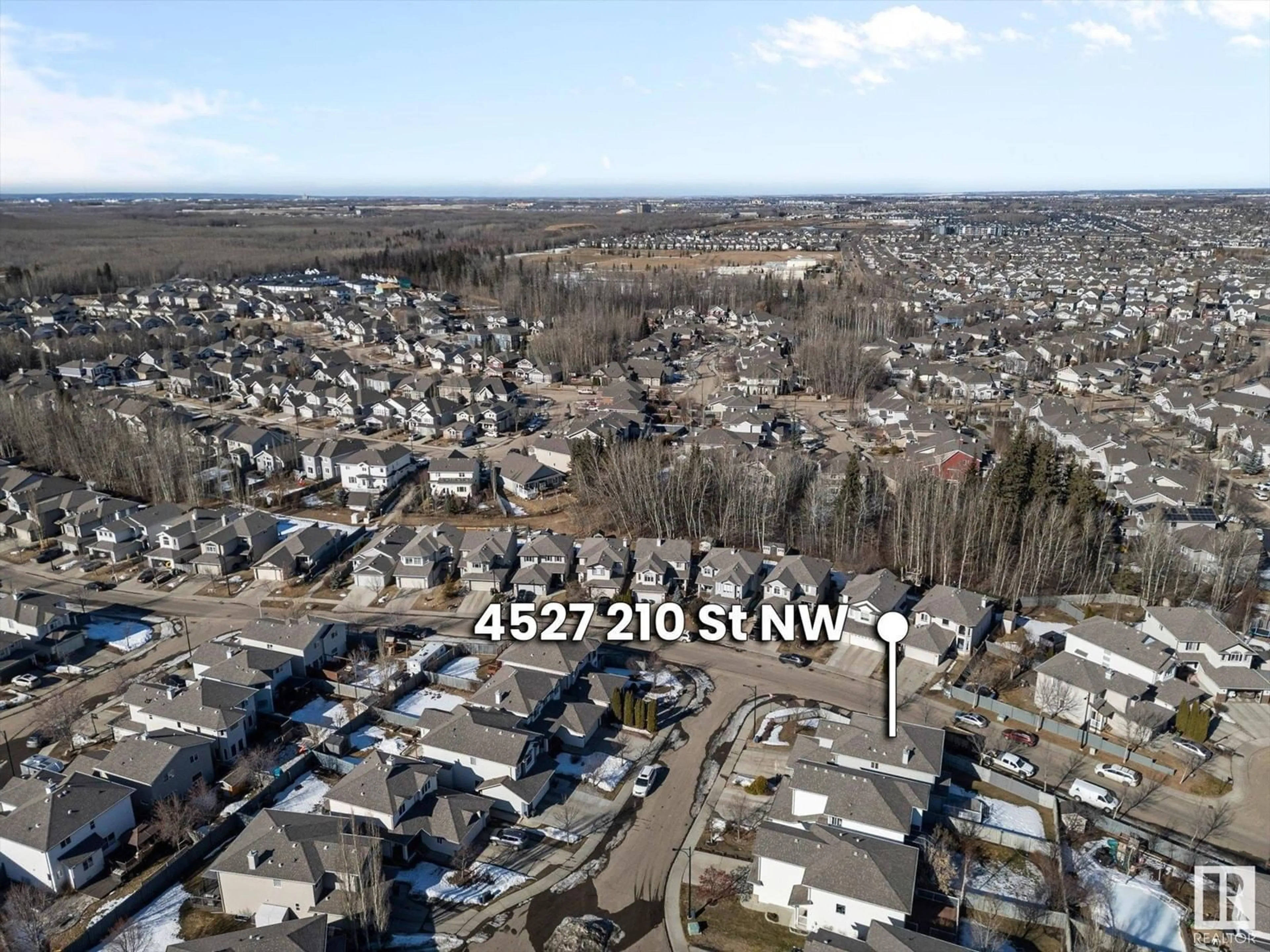 A pic from outside/outdoor area/front of a property/back of a property/a pic from drone, unknown for 4527 210 ST NW, Edmonton Alberta T6M0G5