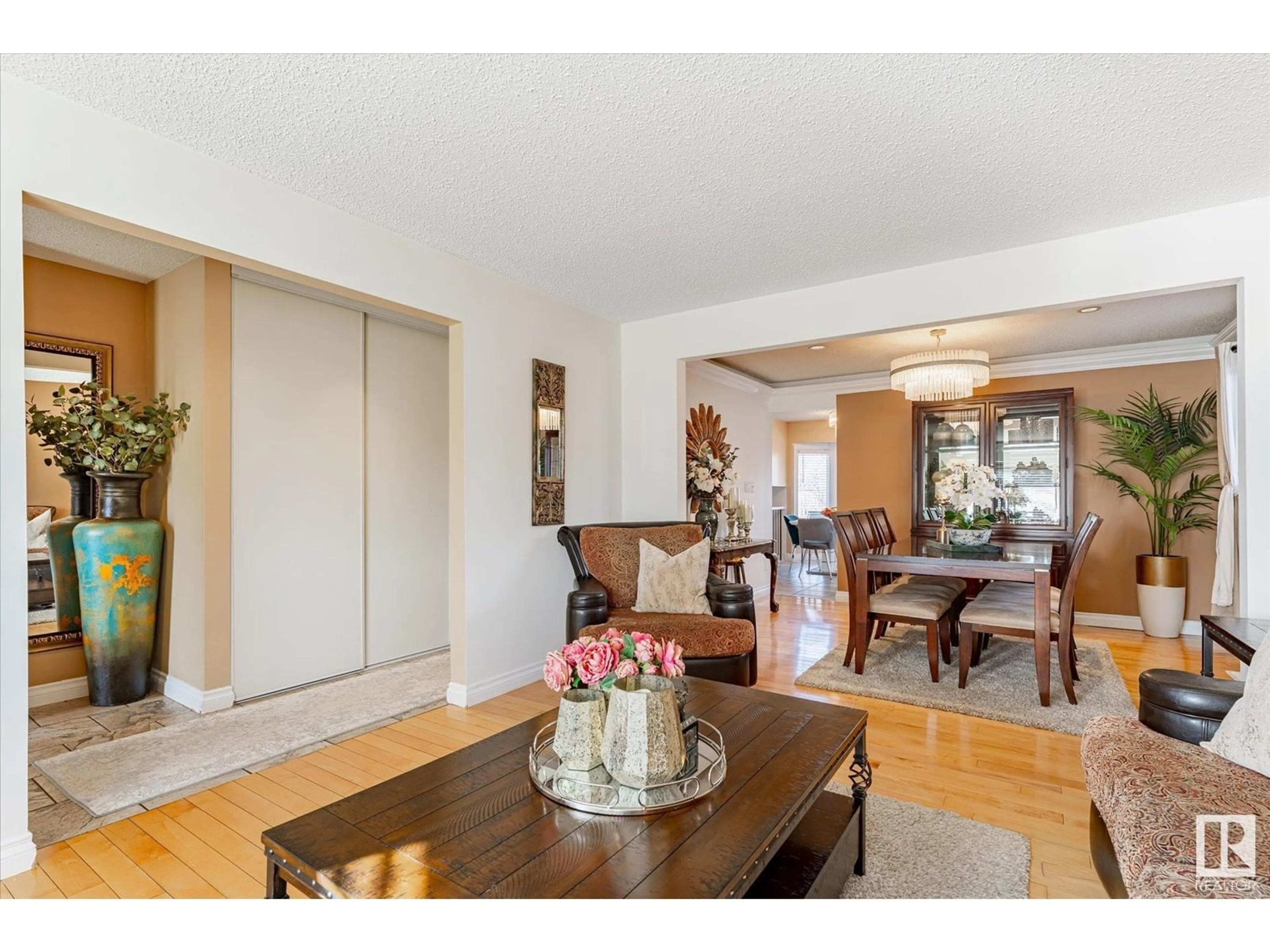 Dining room, wood/laminate floor for 17924 98A AV NW, Edmonton Alberta T5T3P4