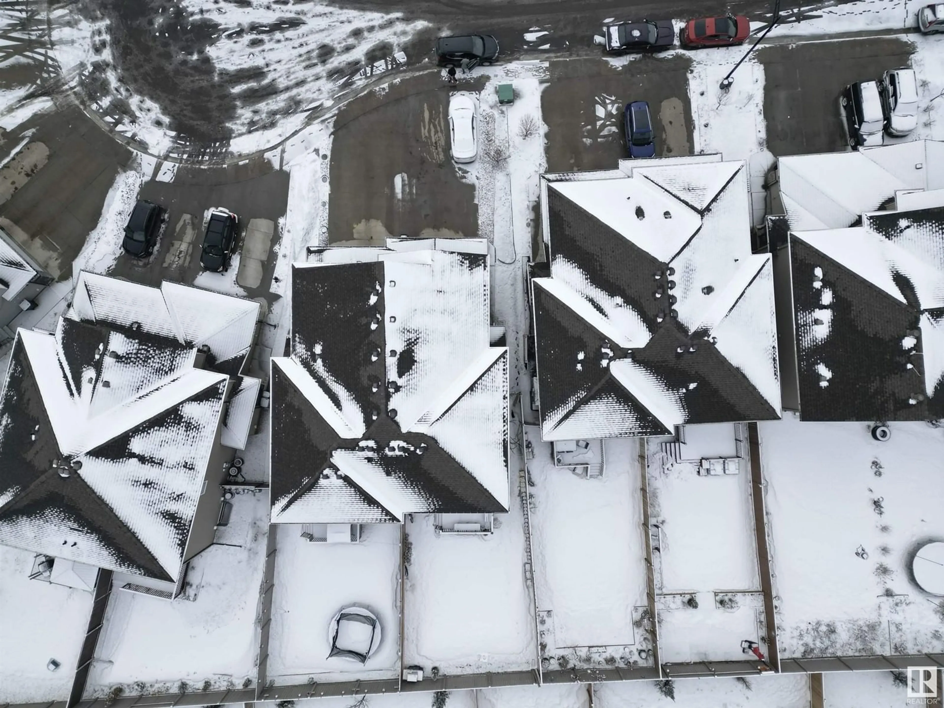 A pic from outside/outdoor area/front of a property/back of a property/a pic from drone, building for 1918 15 AV NW, Edmonton Alberta T6T2B6