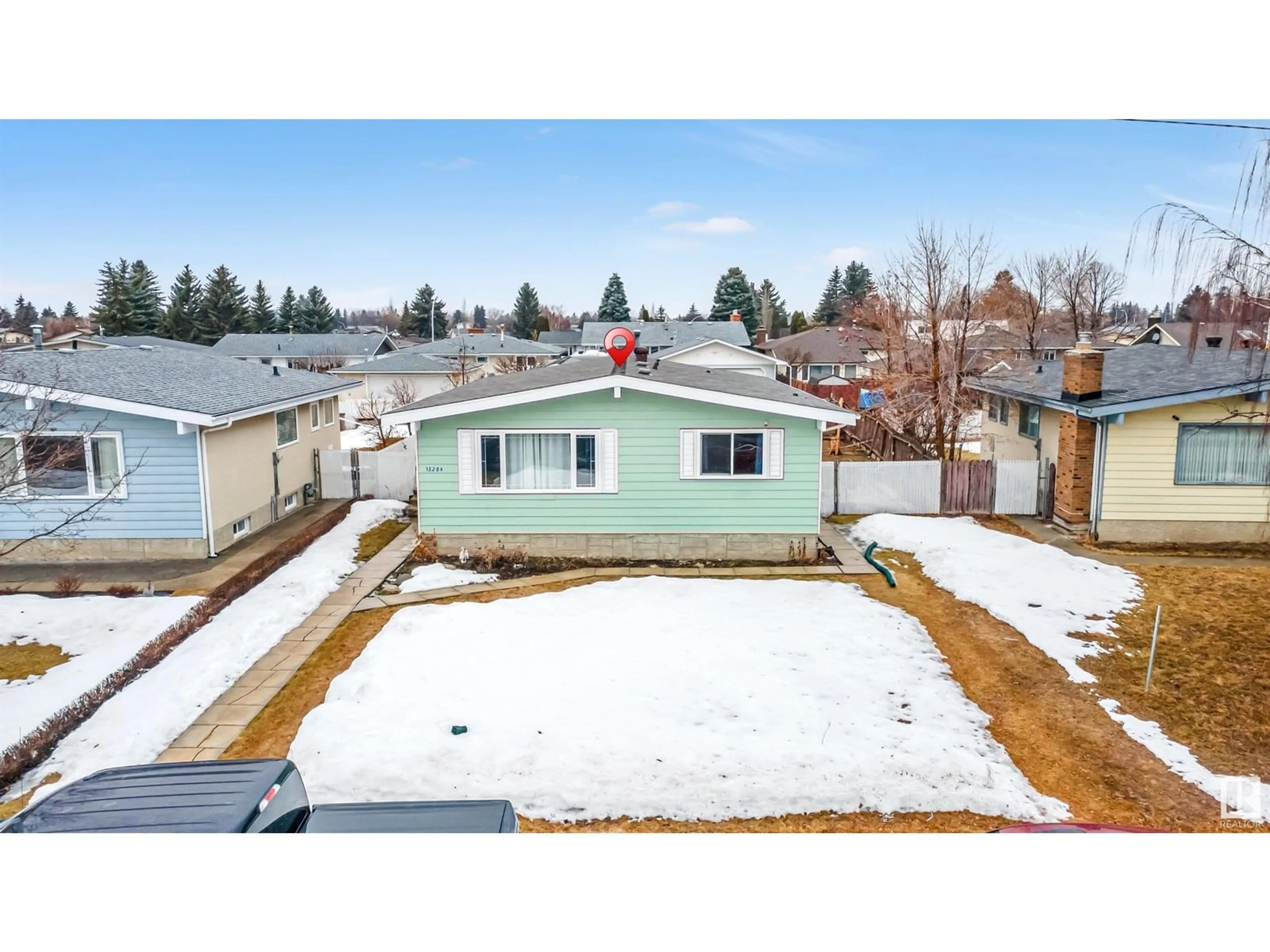 A pic from outside/outdoor area/front of a property/back of a property/a pic from drone, street for 15204 92 street ST NW NW, Edmonton Alberta T5E3S6