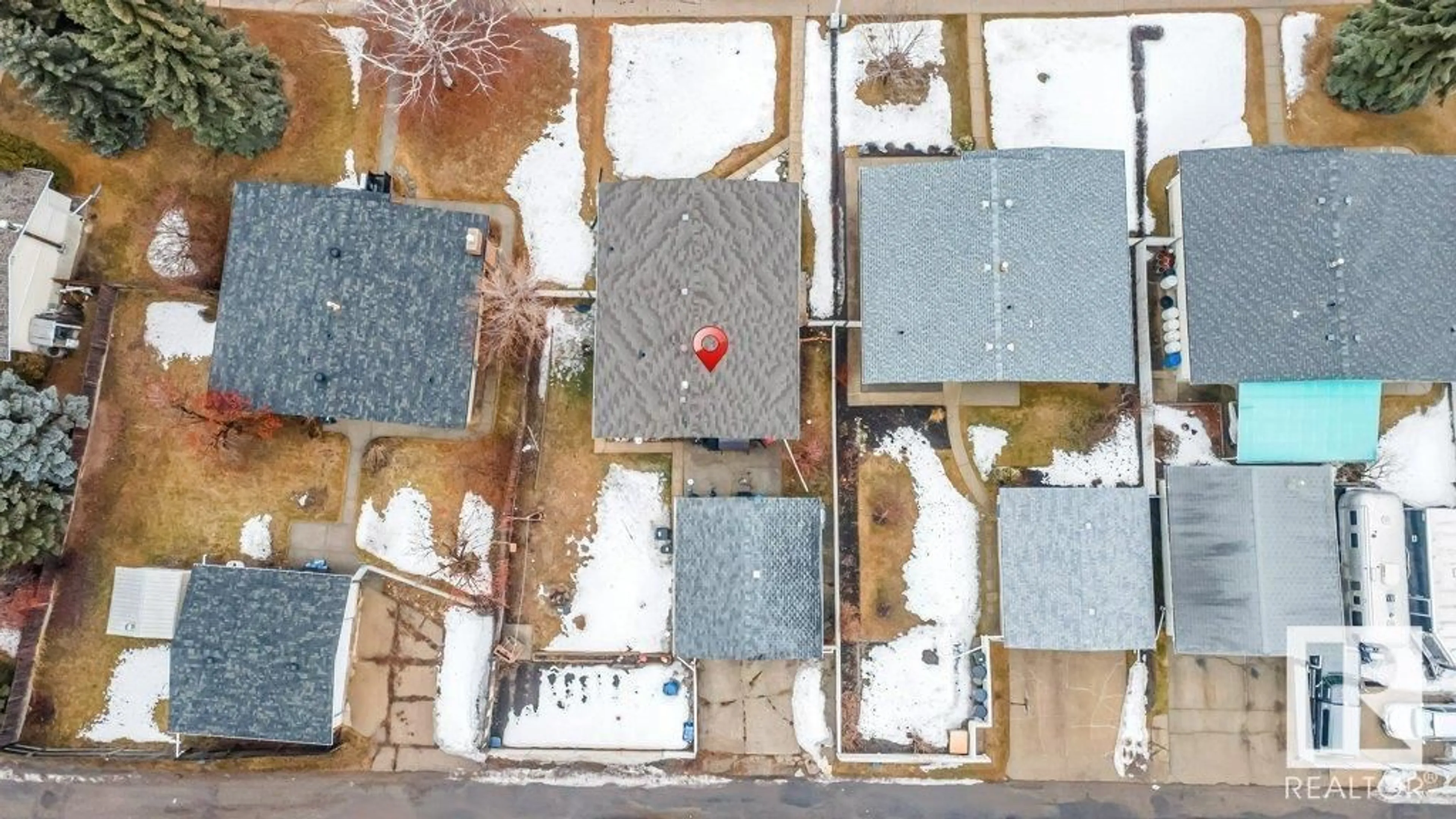 A pic from outside/outdoor area/front of a property/back of a property/a pic from drone, unknown for 15204 92 street ST NW NW, Edmonton Alberta T5E3S6