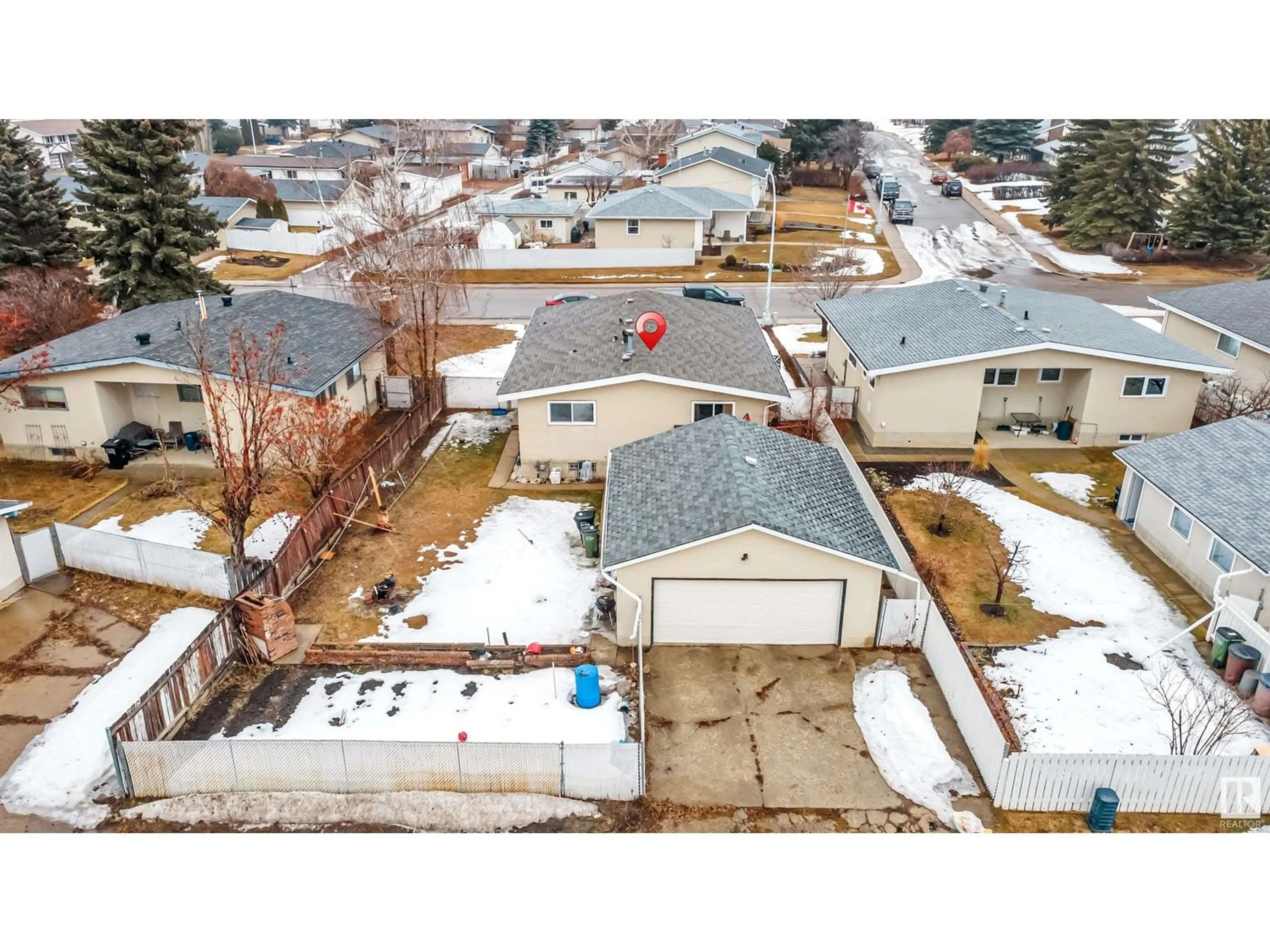 A pic from outside/outdoor area/front of a property/back of a property/a pic from drone, street for 15204 92 street ST NW NW, Edmonton Alberta T5E3S6