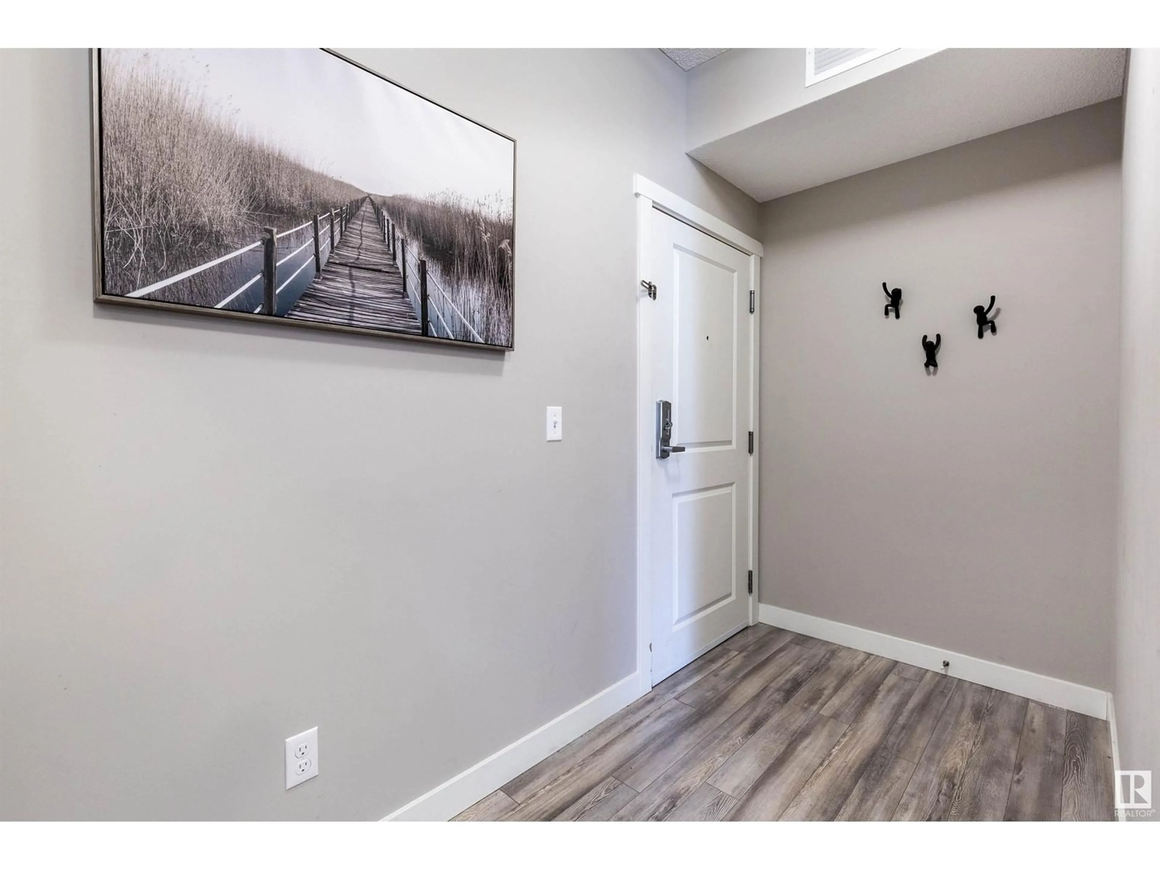 Indoor entryway for #202 12804 140 AV NW, Edmonton Alberta T6V0M3