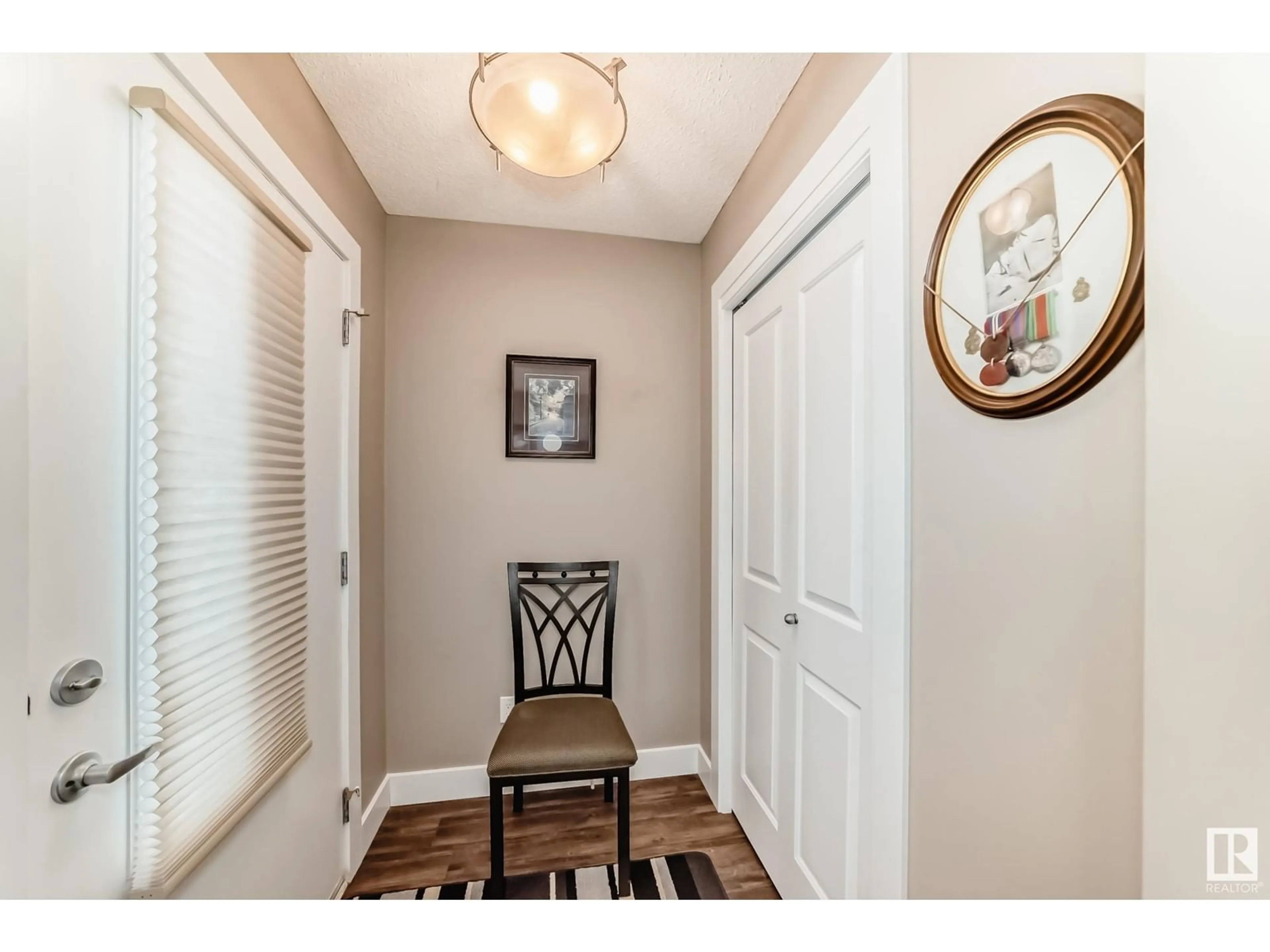 Indoor entryway for 5207 CHAPPELLE RD SW, Edmonton Alberta T6W2B1