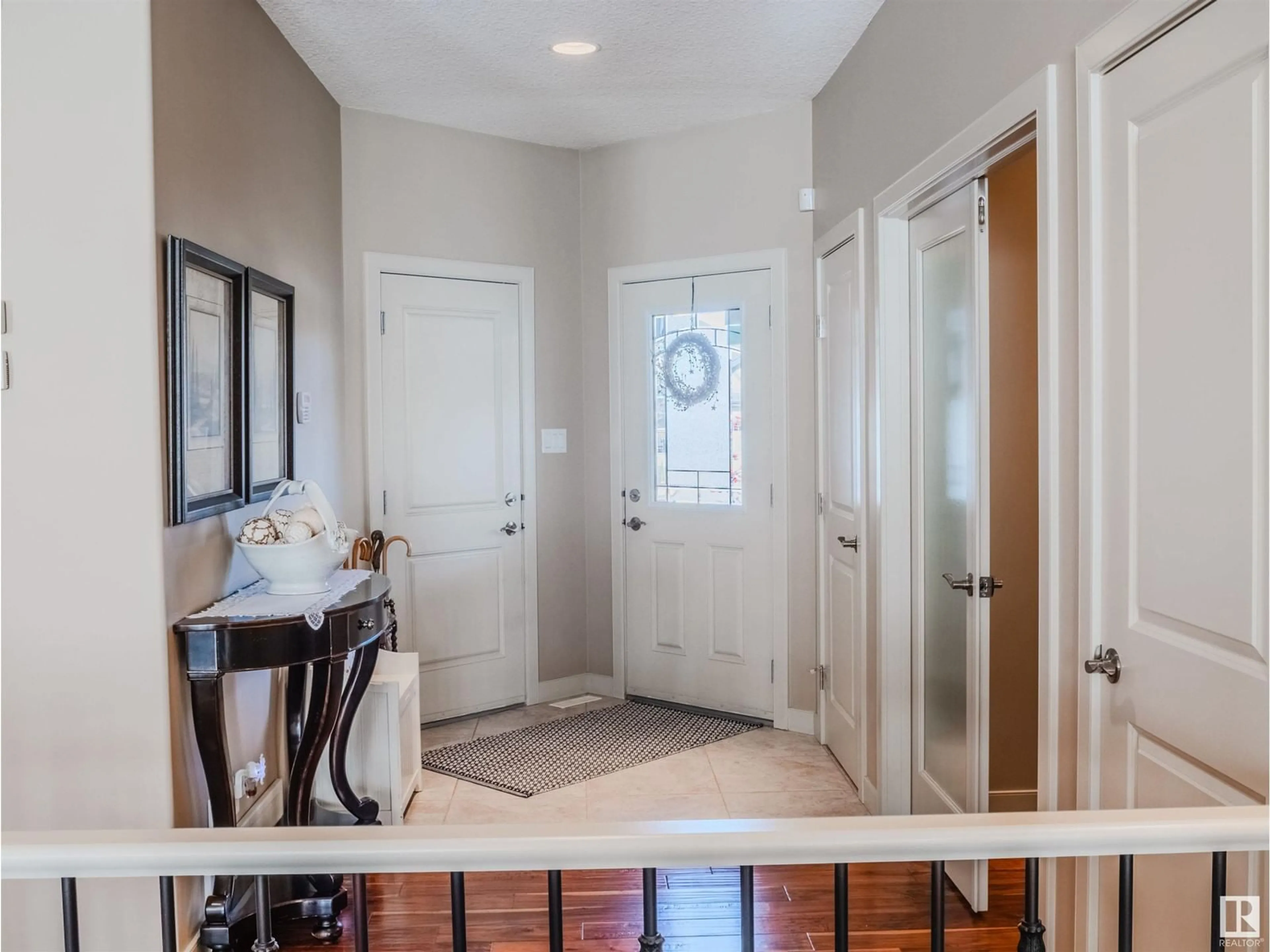 Indoor entryway for 645 CANTOR LANDING LD, Edmonton Alberta T6W0V6