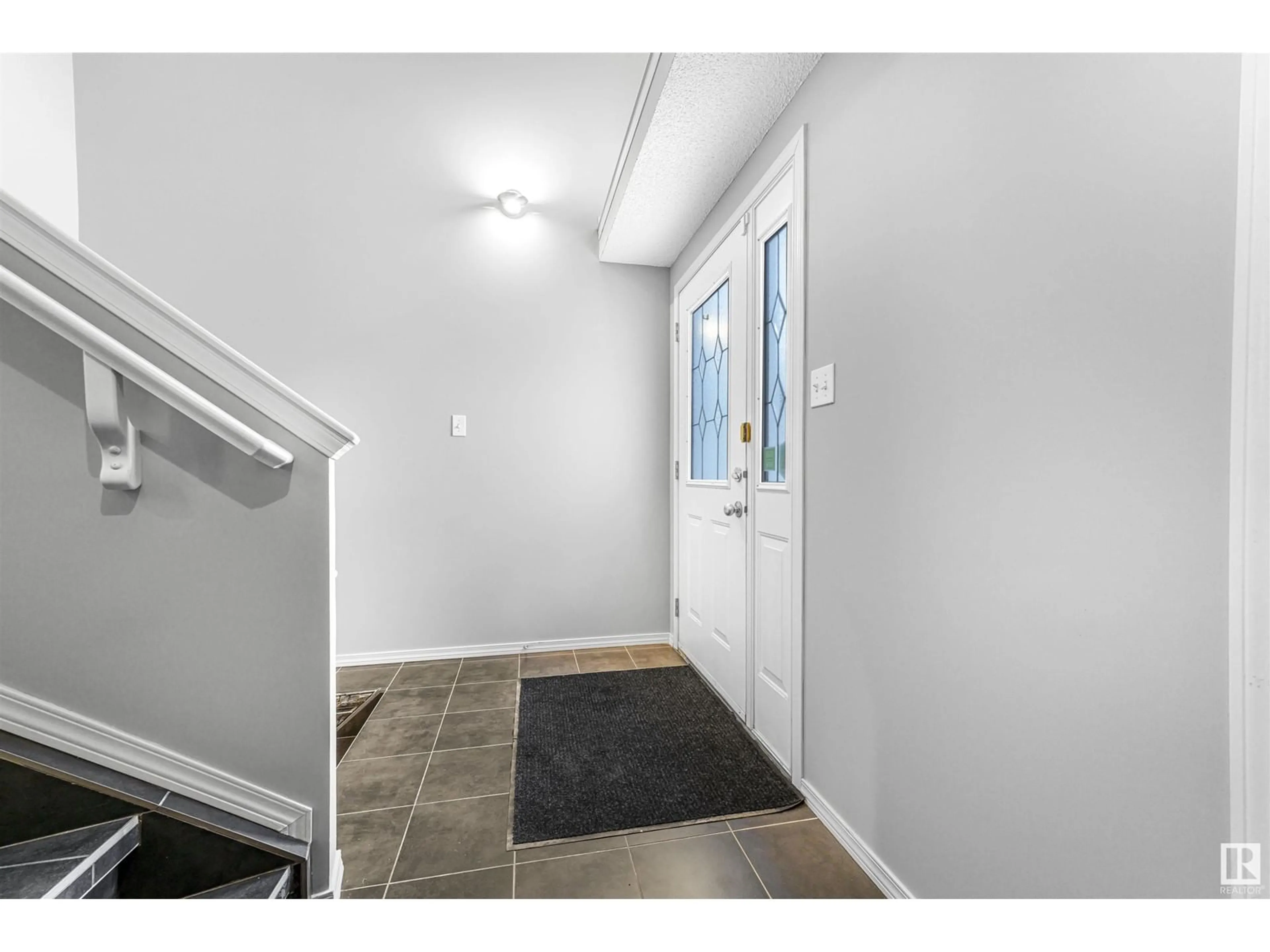Indoor entryway for SW SW - 420 85 STREET, Edmonton Alberta T6X1H9