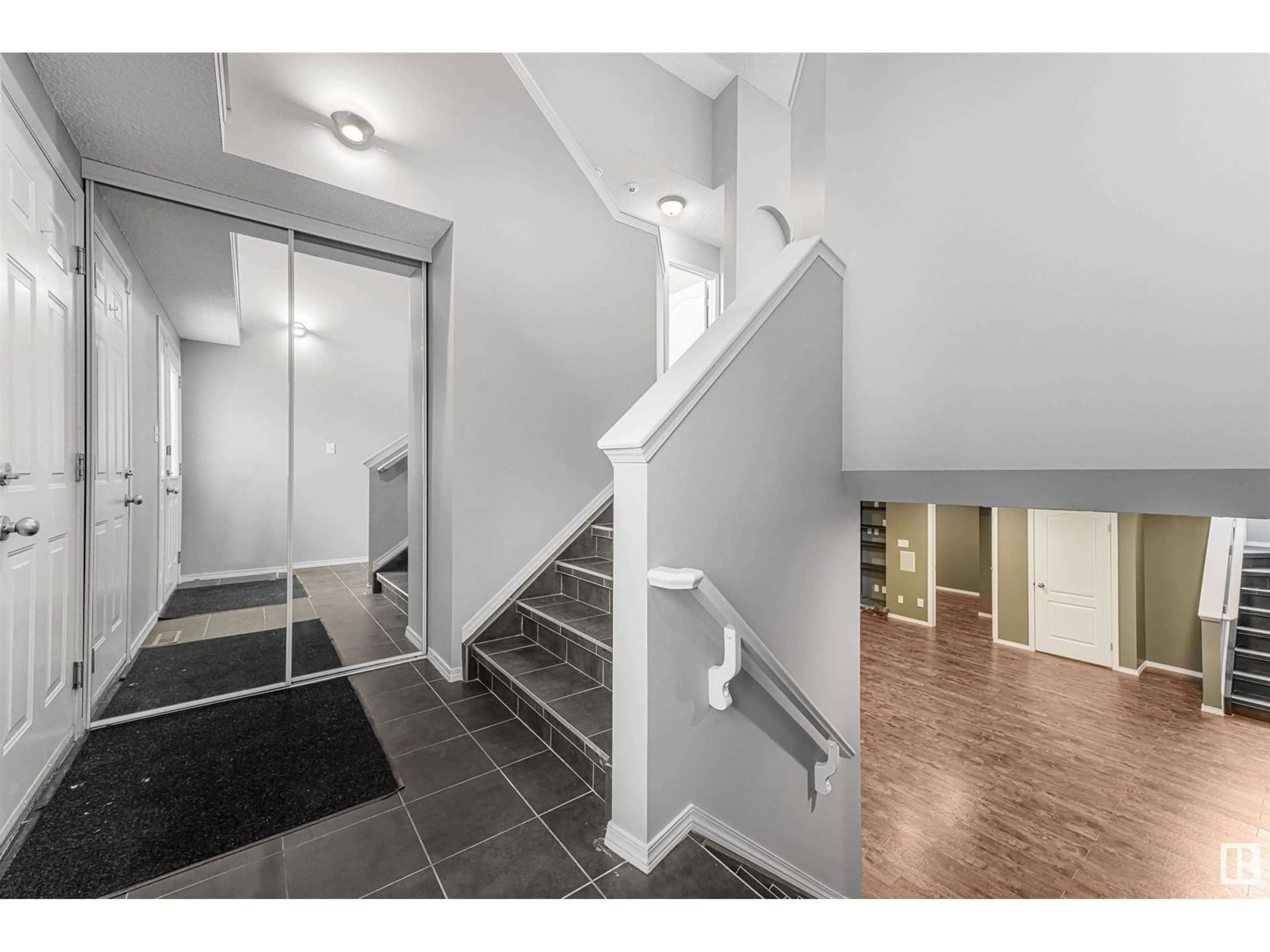 Indoor entryway for SW SW - 420 85 STREET, Edmonton Alberta T6X1H9