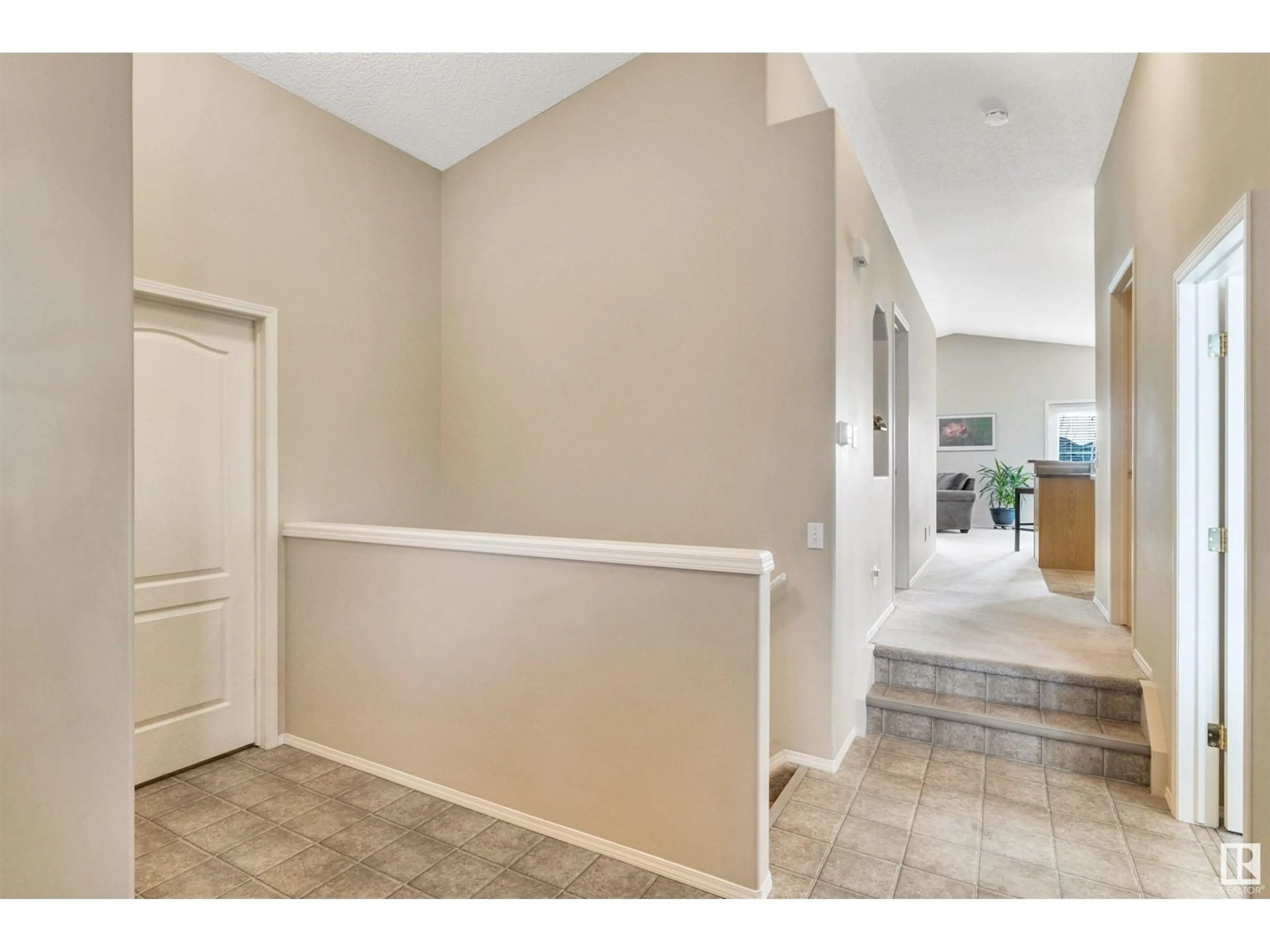 Indoor entryway for 95 NAPLES WY, St. Albert Alberta T8N7G2