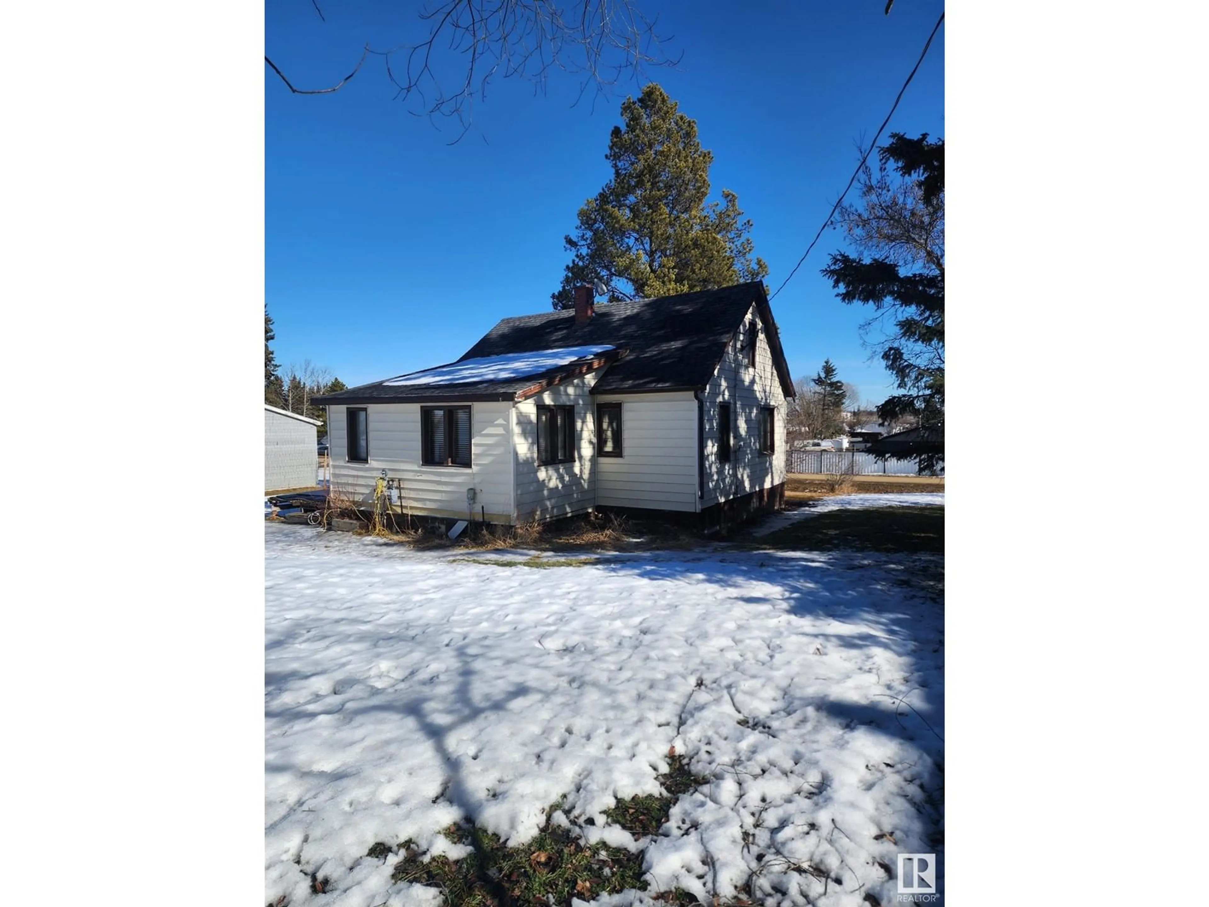 A pic from outside/outdoor area/front of a property/back of a property/a pic from drone, street for 5010 51 ST, Tomahawk Alberta T0E2H0