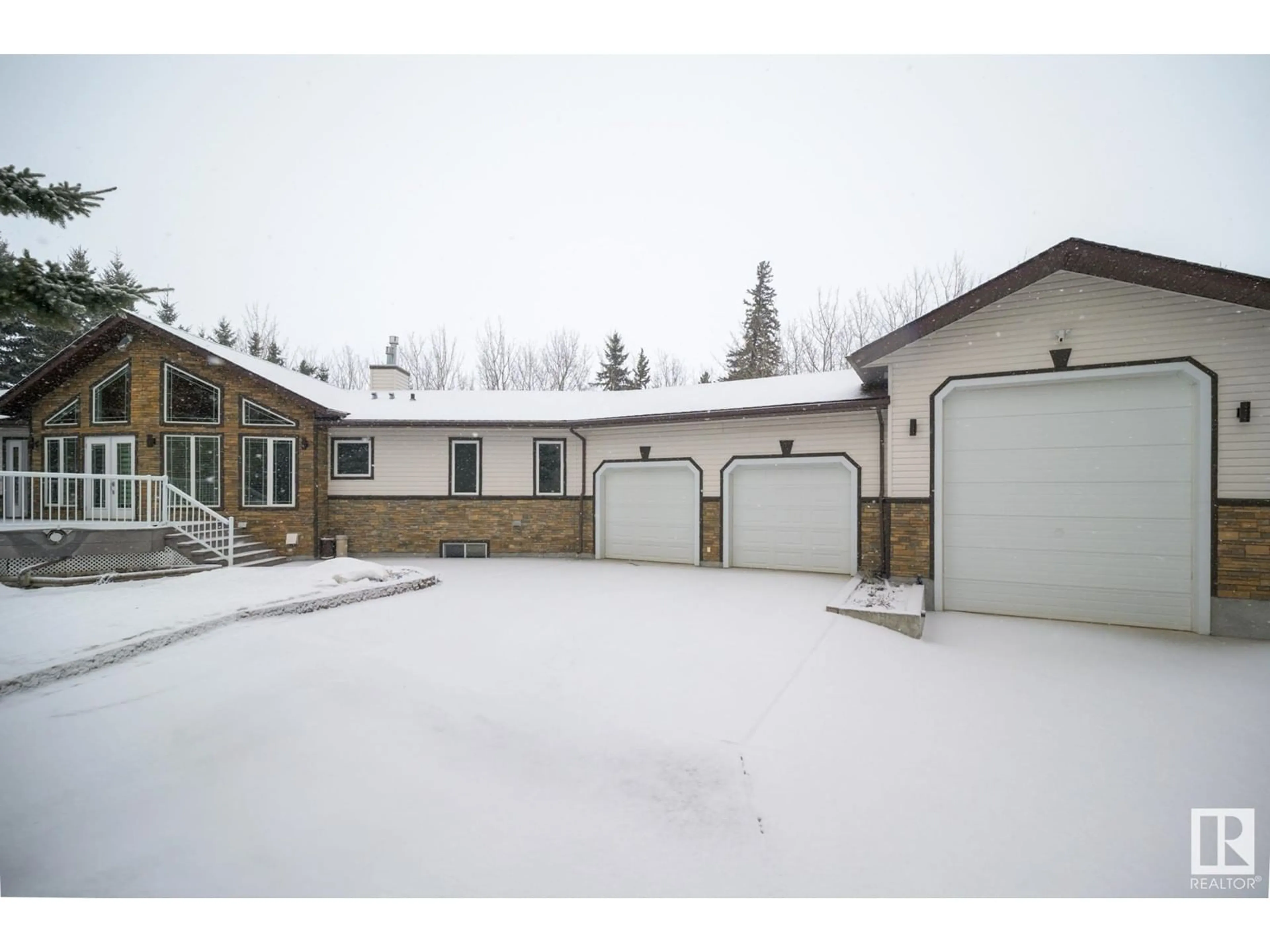 Indoor garage for 15474 - 134 OLD TRAIL RD, Rural Lac La Biche County Alberta T0A2T0