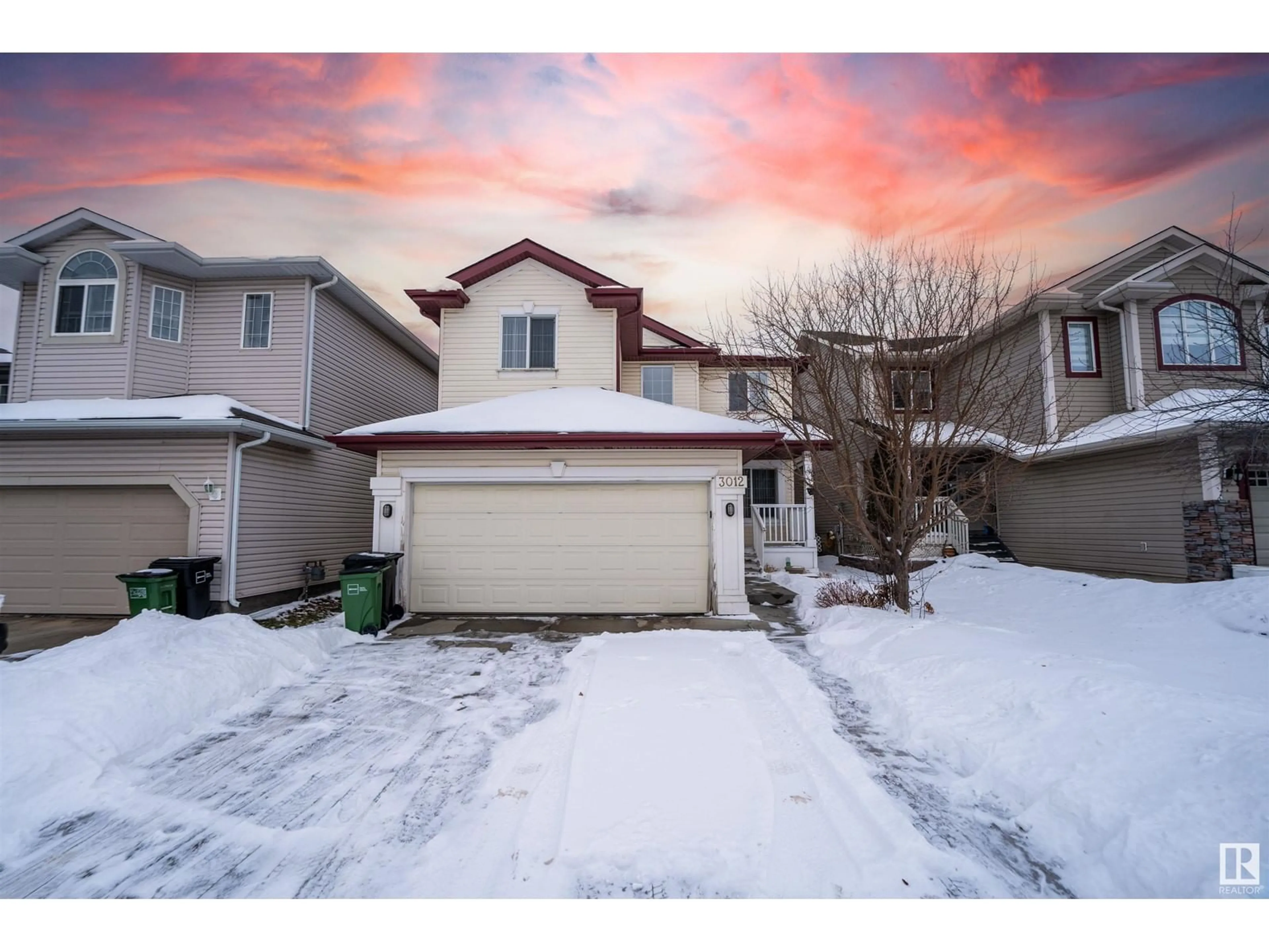 A pic from outside/outdoor area/front of a property/back of a property/a pic from drone, street for 3012 25AVE NW NW, Edmonton Alberta T6T0C8