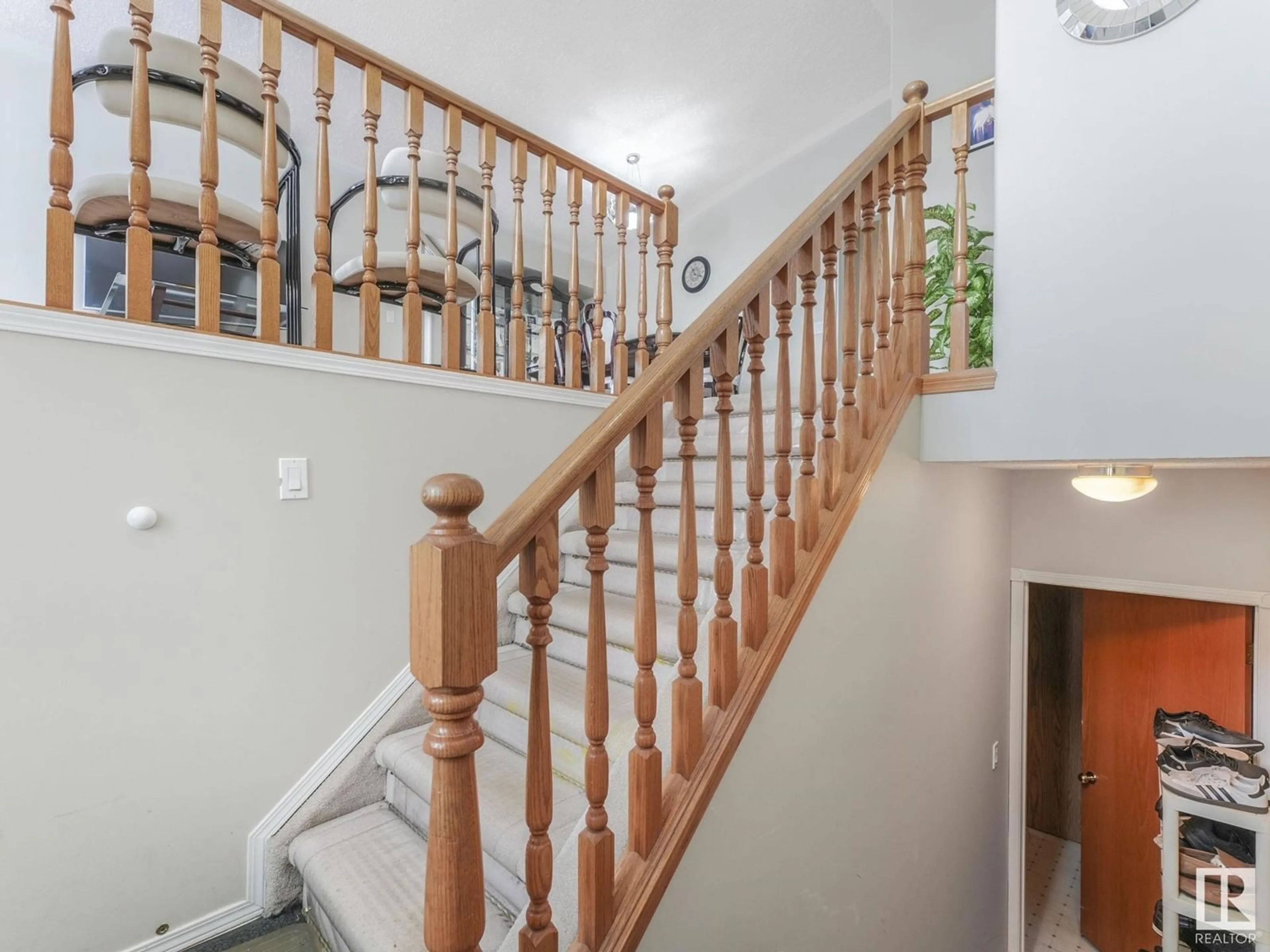 Stairs for 4252 46 ST NW NW, Edmonton Alberta T6L6L9