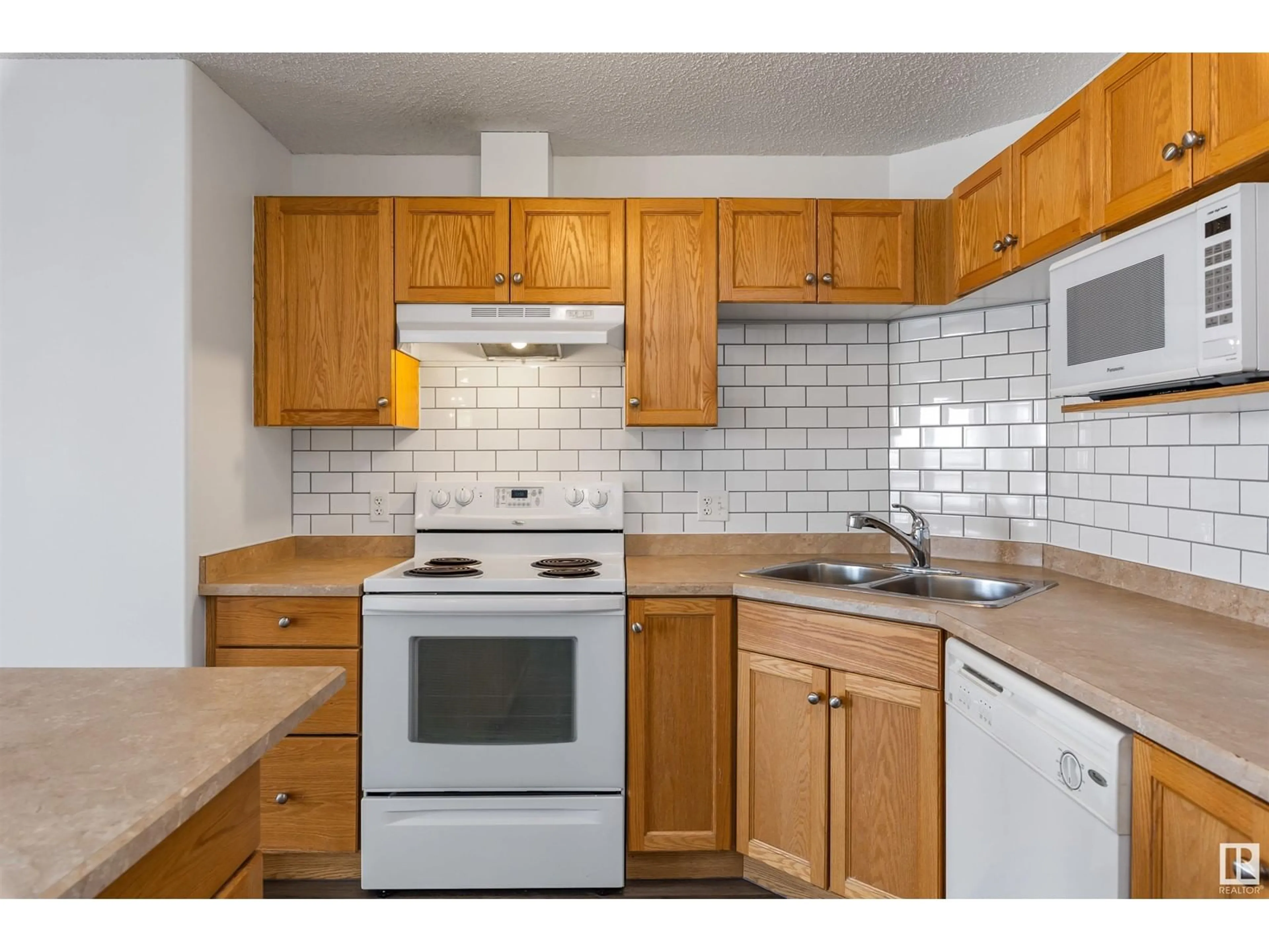 Standard kitchen, unknown for #6210 7331 South Terwillegar DR NW, Edmonton Alberta T6R0L9