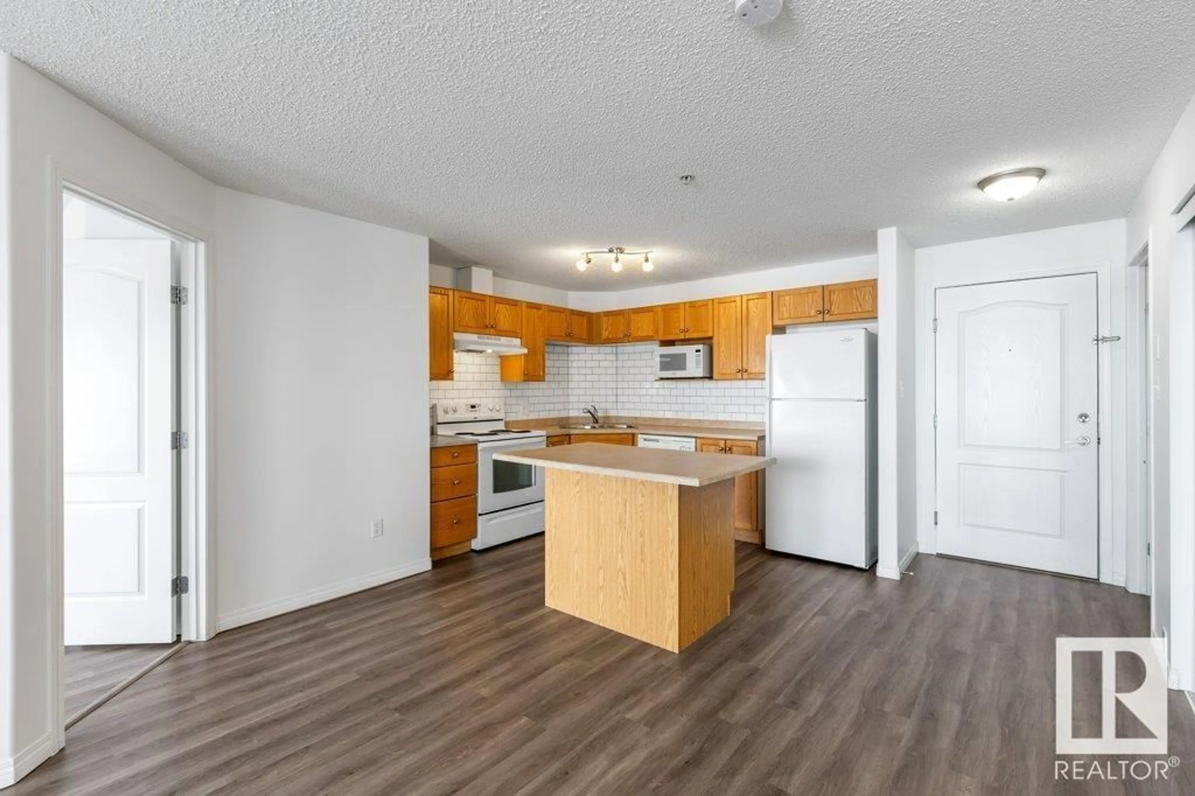 Standard kitchen, wood/laminate floor for #6210 7331 South Terwillegar DR NW, Edmonton Alberta T6R0L9