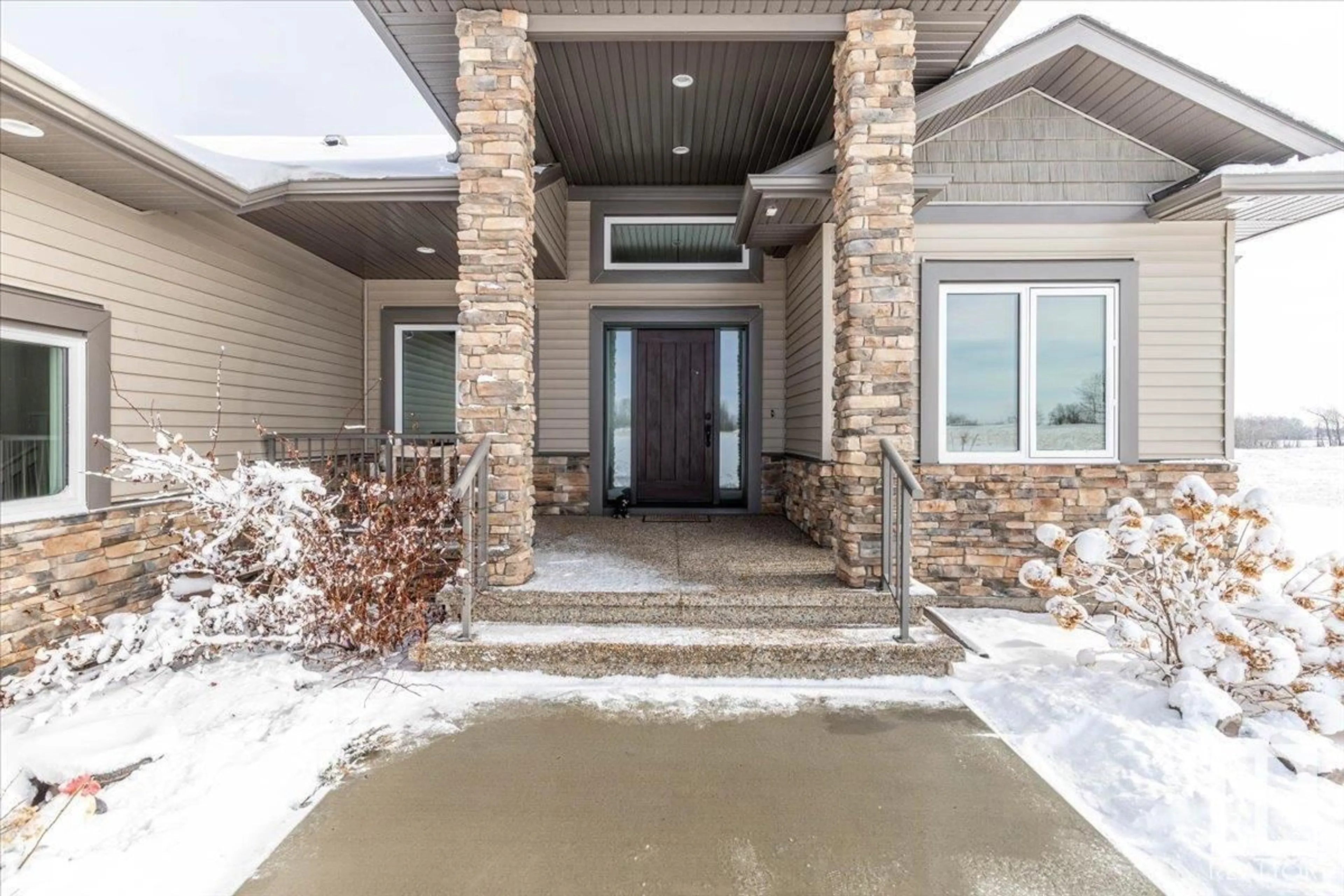 Indoor entryway for 48045 RGE ROAD 261, Rural Leduc County Alberta T0C1Z0