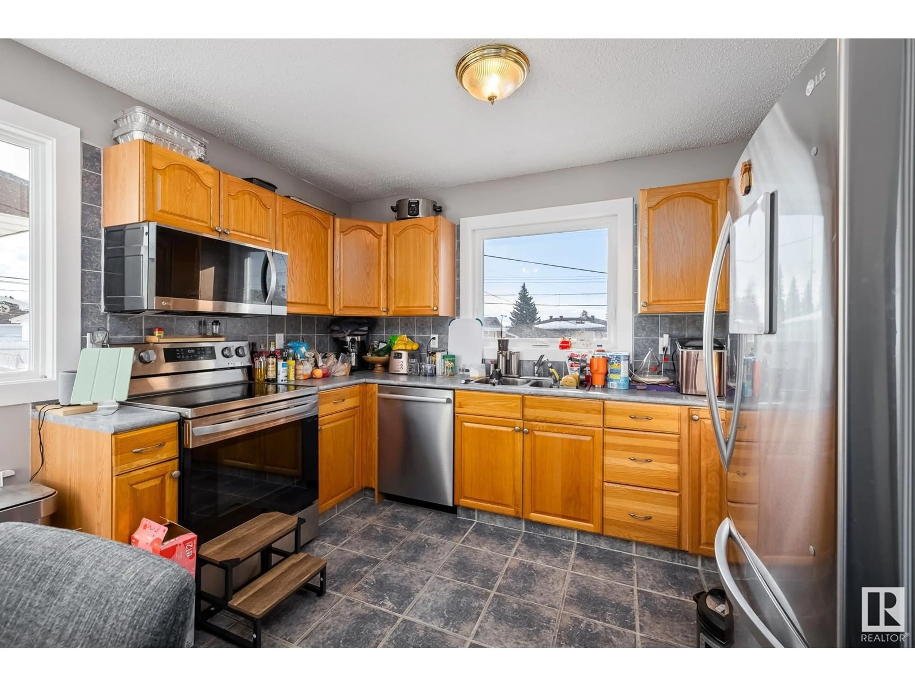 Standard kitchen, unknown for 8011 132 AV NW, Edmonton Alberta T5C2B3