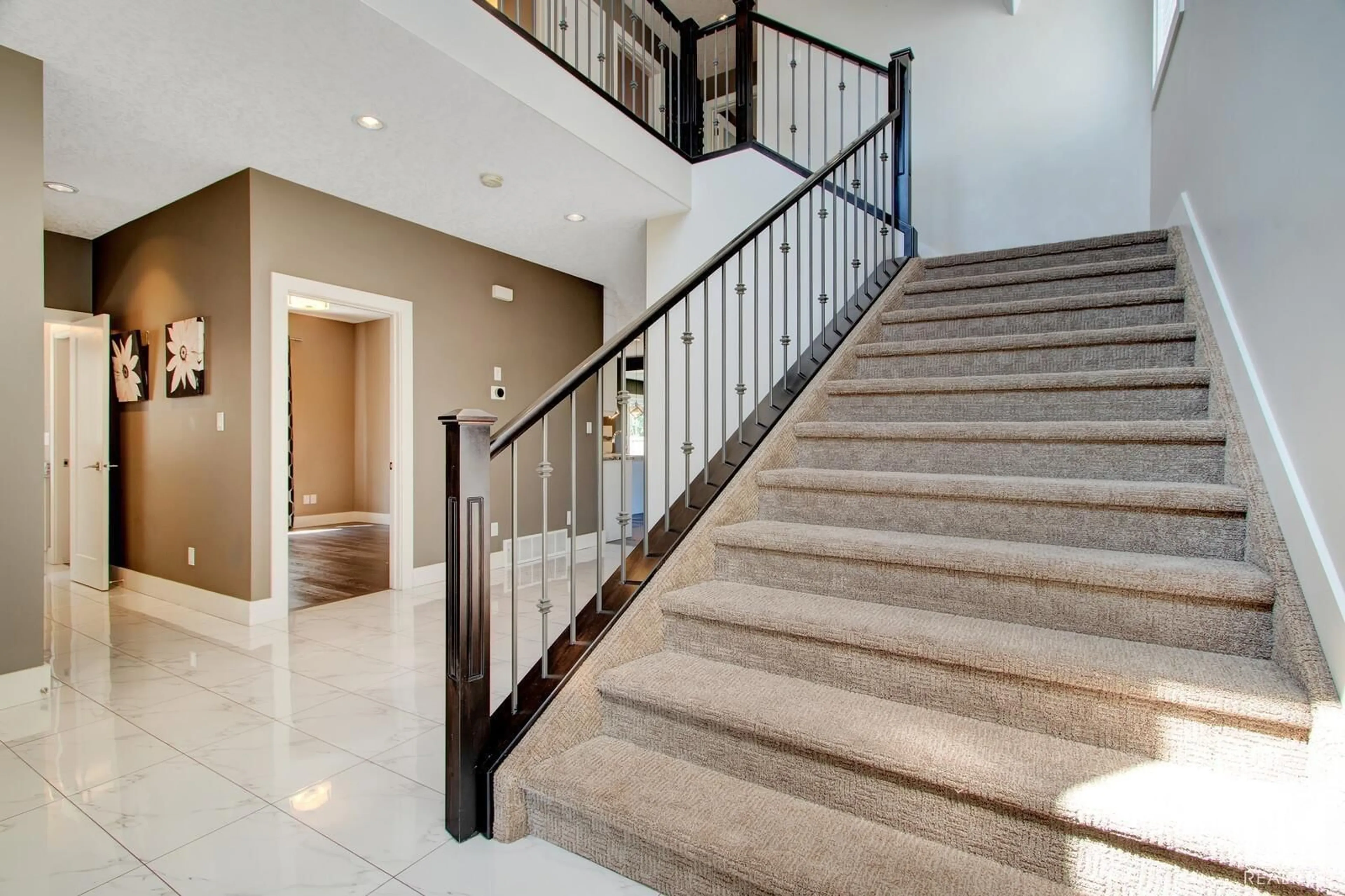 Stairs for 1044 ARMITAGE CR SW, Edmonton Alberta T6W0K8