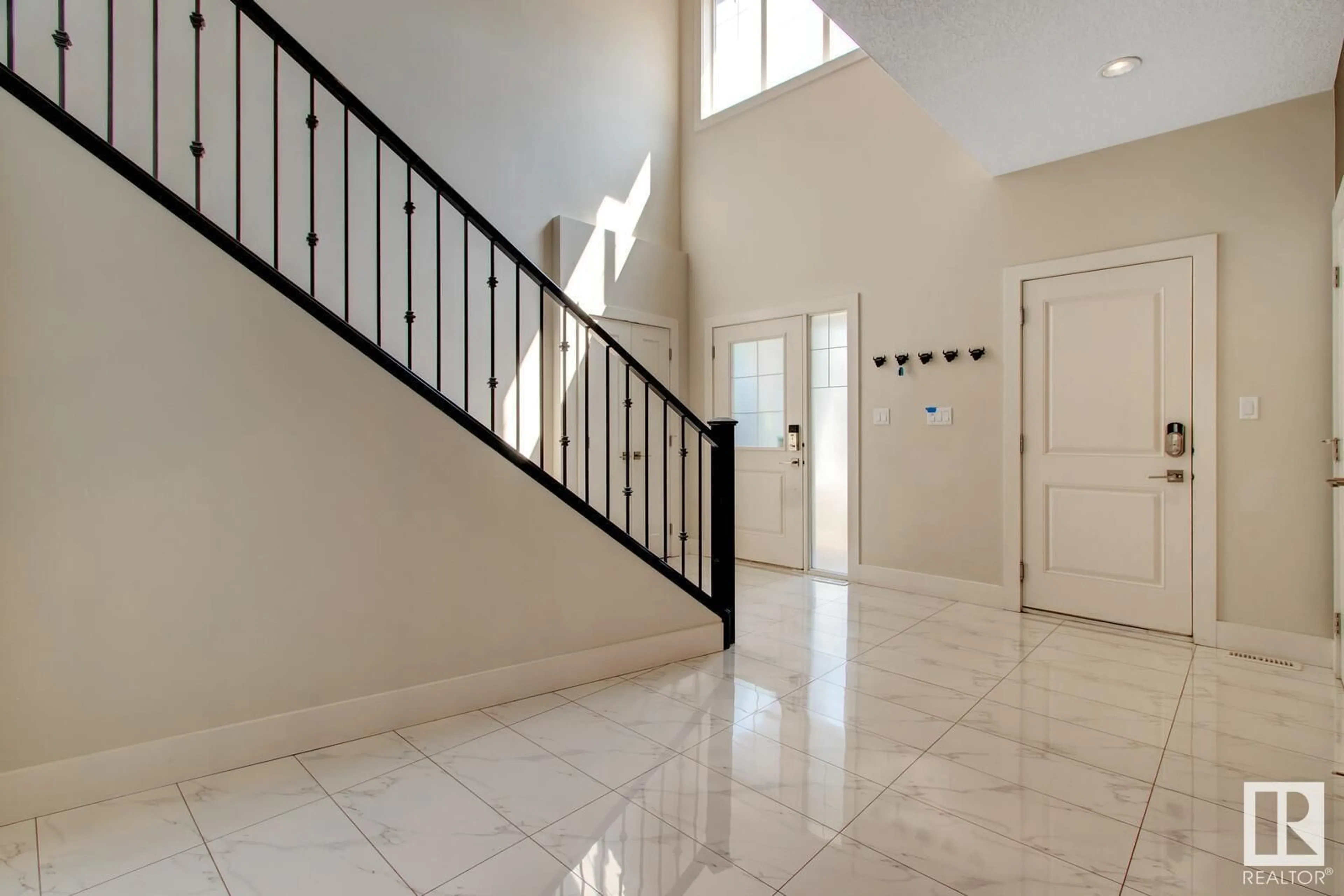 Indoor foyer for 1044 ARMITAGE CR SW, Edmonton Alberta T6W0K8