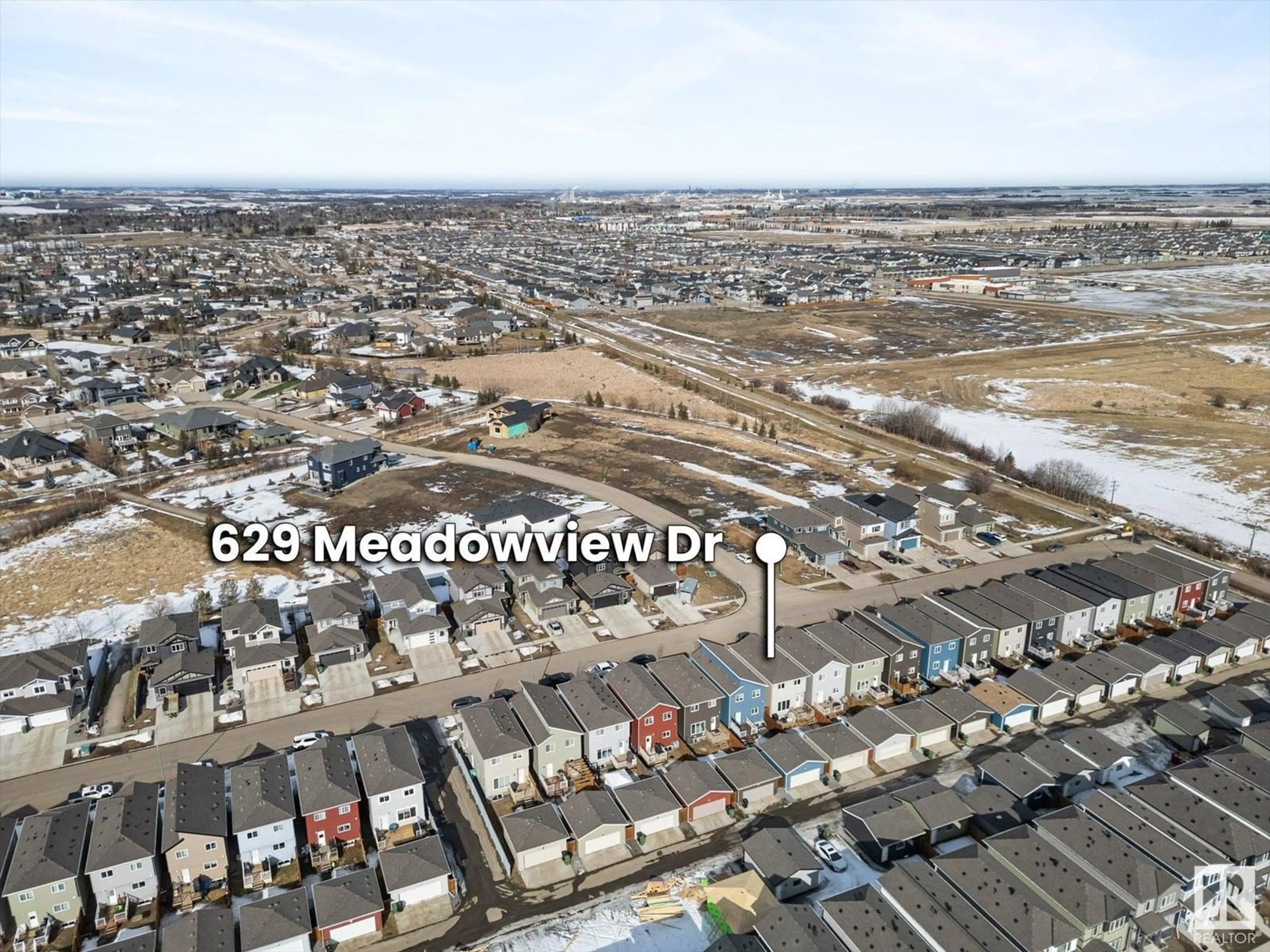 A pic from outside/outdoor area/front of a property/back of a property/a pic from drone, street for 629 Meadowview Drive, Fort Saskatchewan Alberta T8L0X2