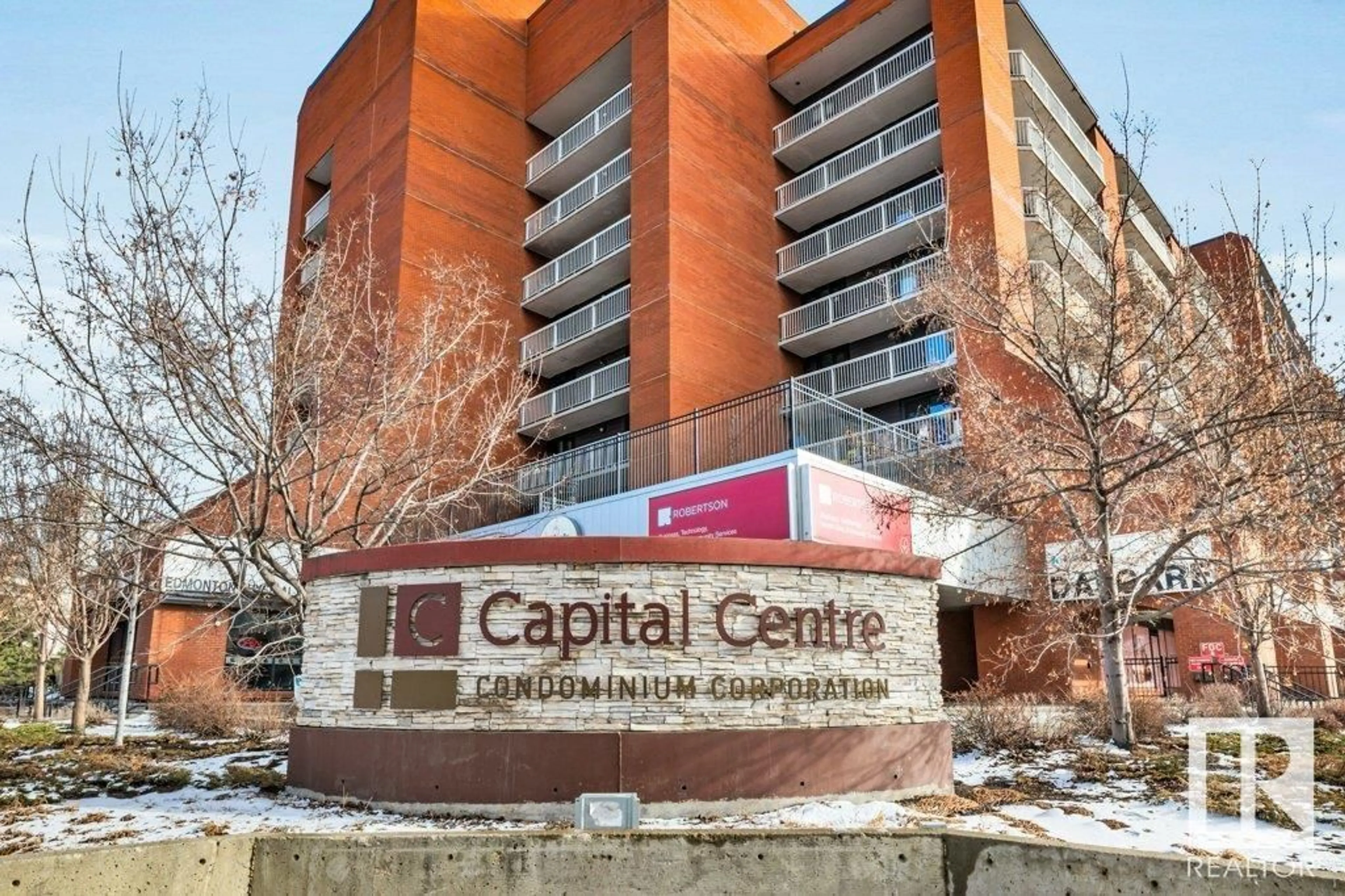 Indoor foyer for #1010 10145 109 ST NW, Edmonton Alberta T5J3M5