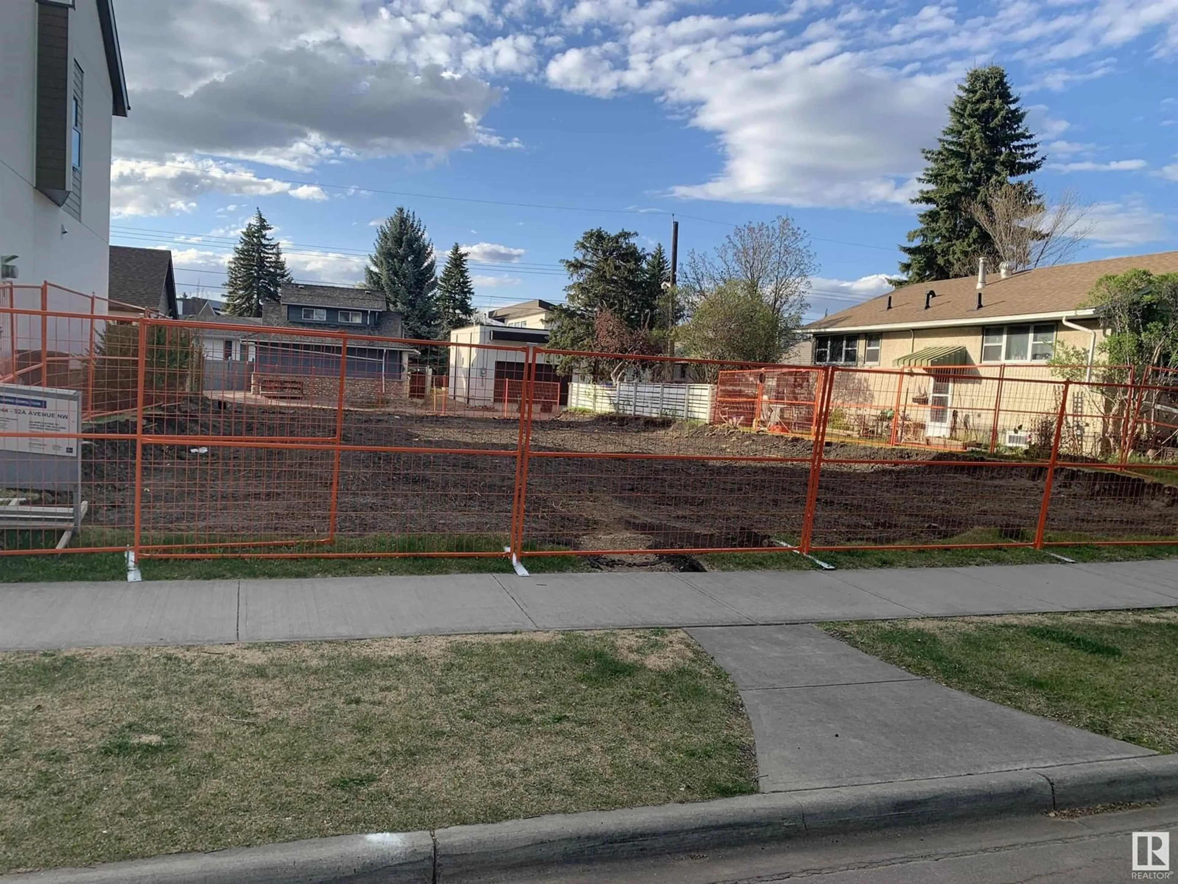 A pic from outside/outdoor area/front of a property/back of a property/a pic from drone, street for 14344 92A AV, Edmonton Alberta T5R5E4