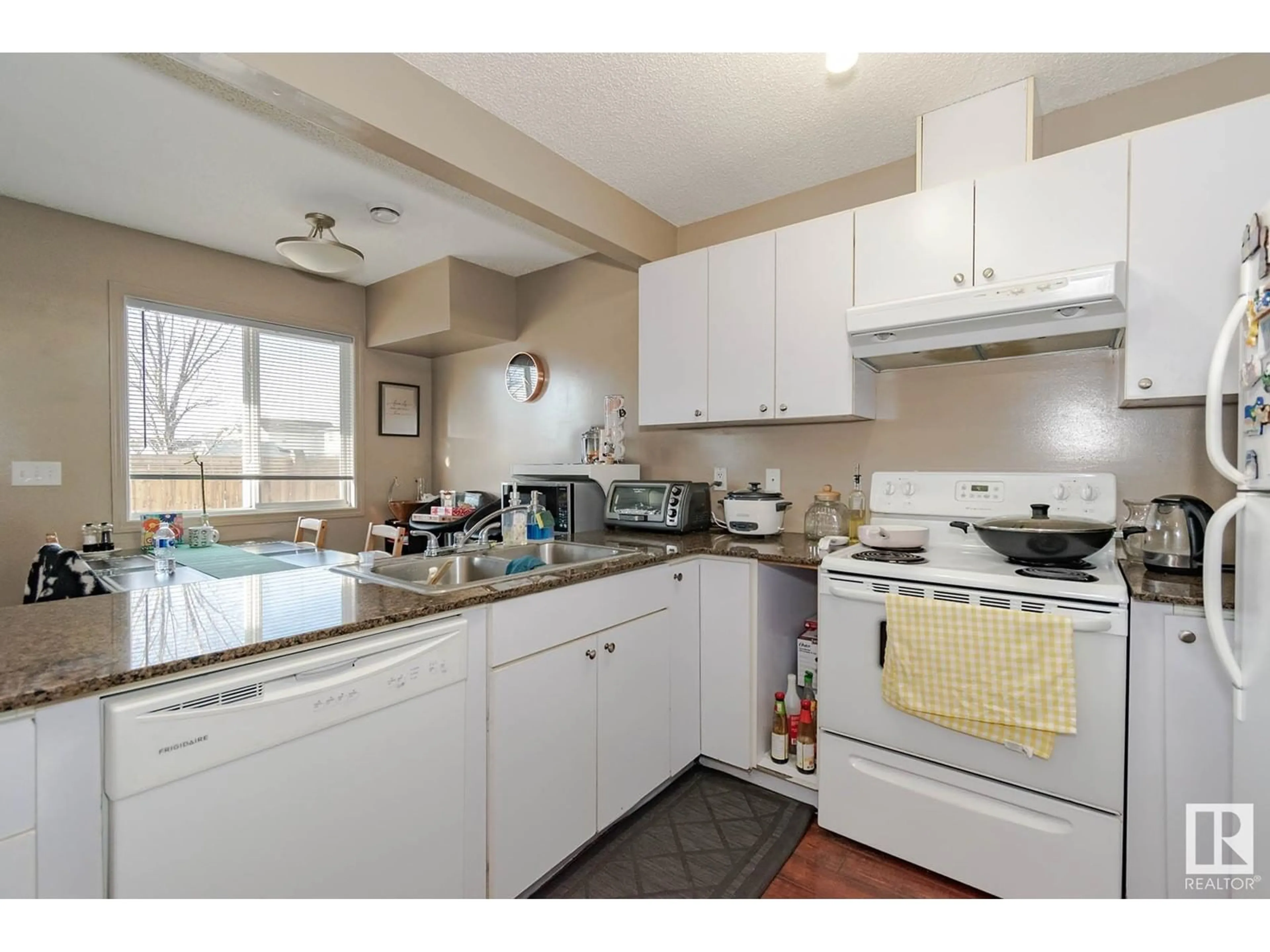 Standard kitchen, unknown for #118 166 BRIDGEPORT BV, Leduc Alberta T9E0J8