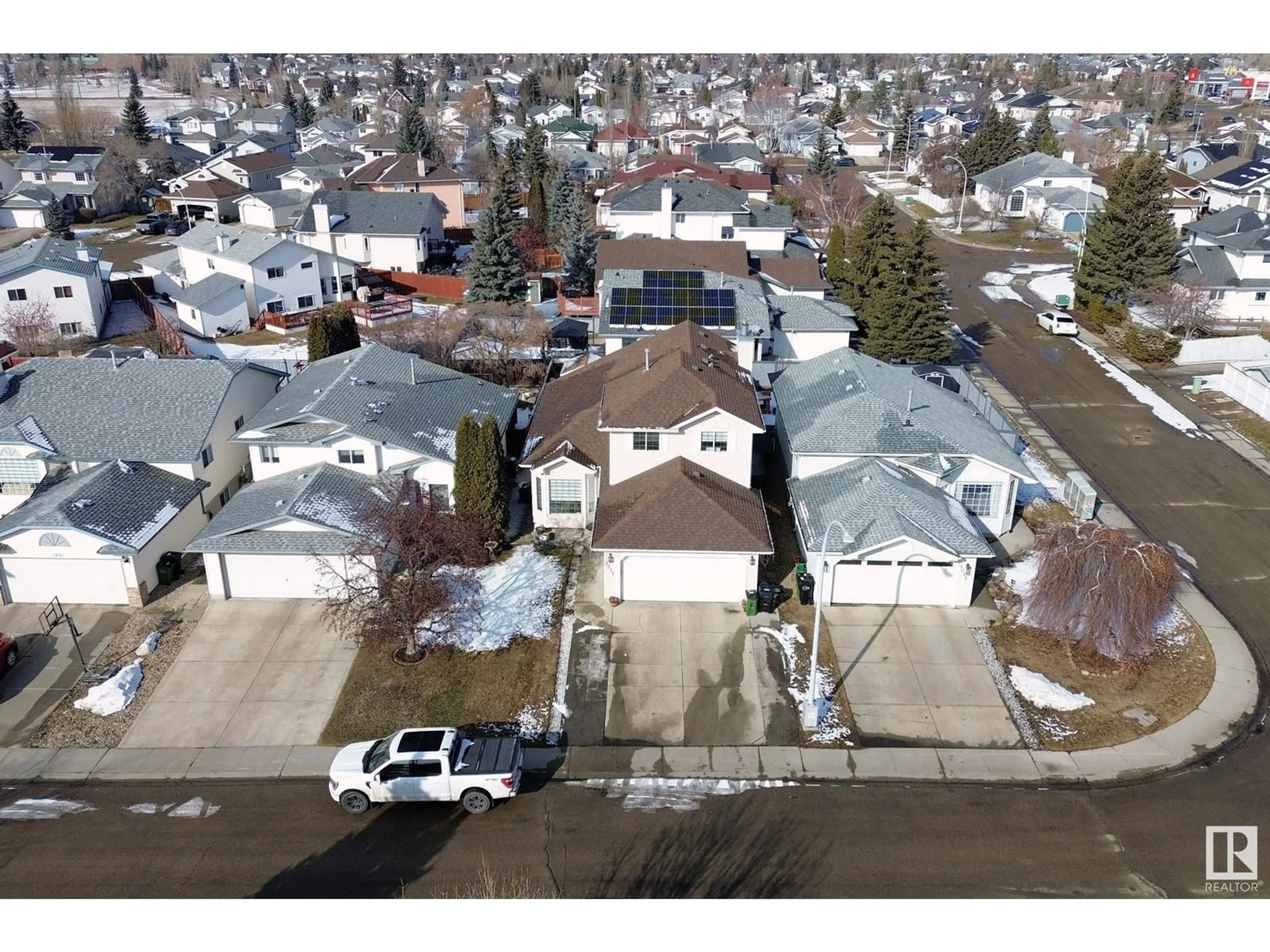 A pic from outside/outdoor area/front of a property/back of a property/a pic from drone, street for 1217 KANE WD NW NW, Edmonton Alberta T6L6T7