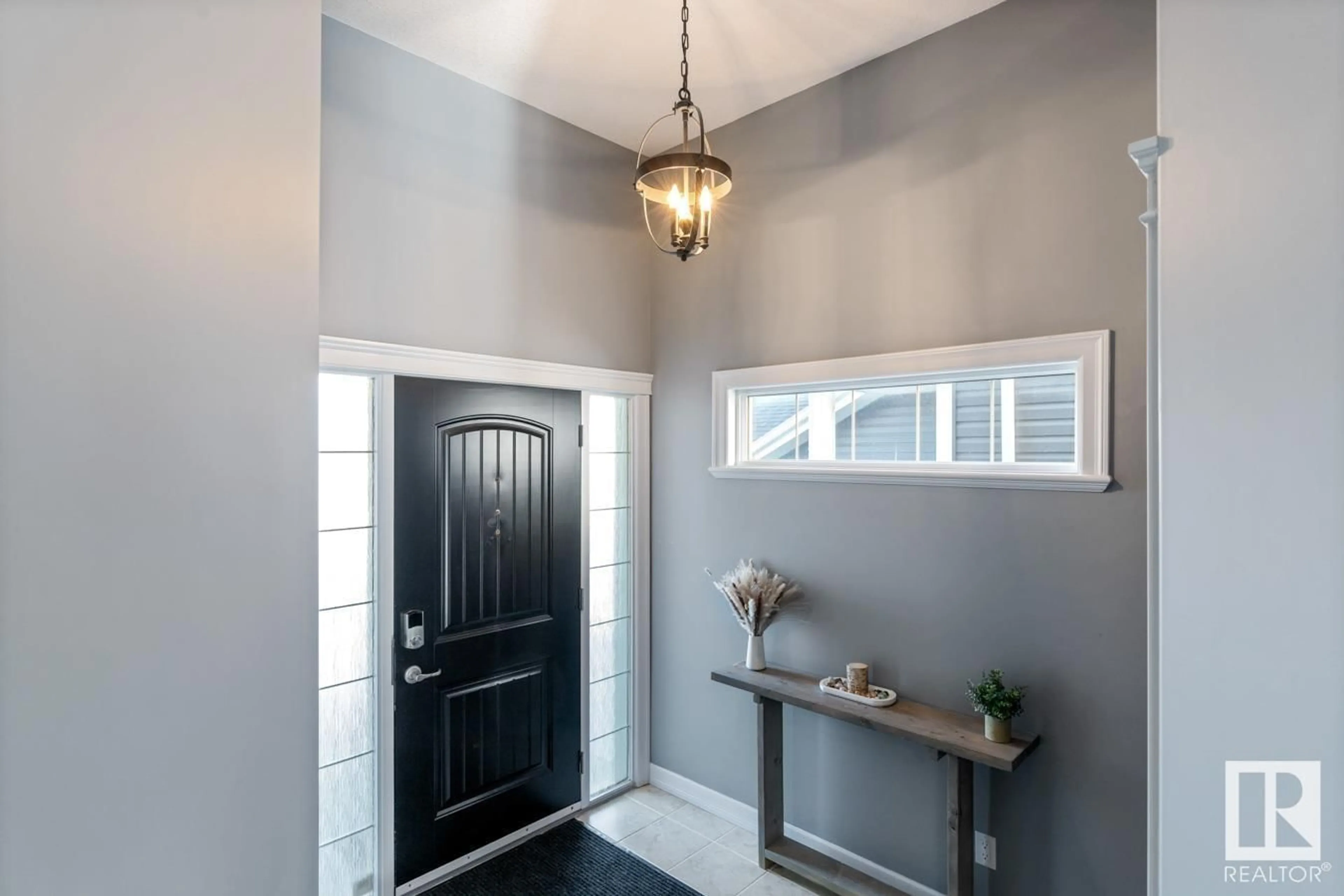 Indoor entryway for 495 SHEPPARD BV, Leduc Alberta T9E0T3