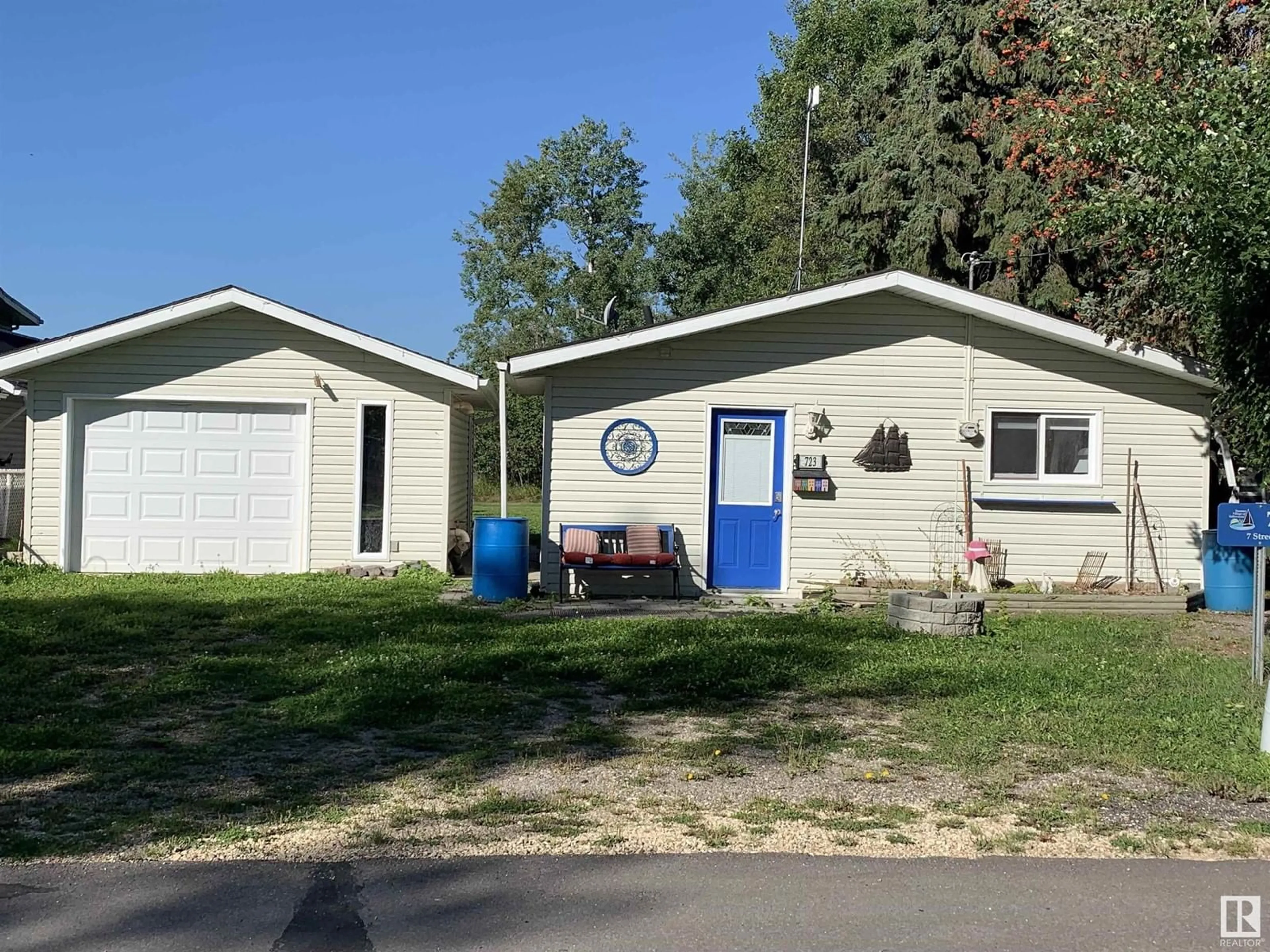 Shed for 723 7 ST, Rural Lac Ste. Anne County Alberta T0E0A0